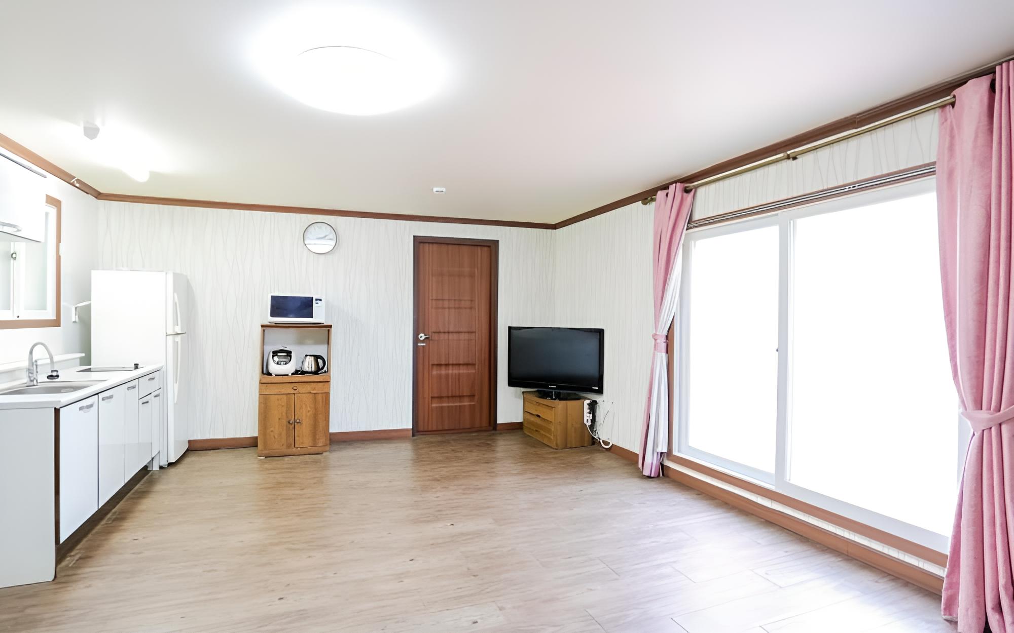 Room (Deer)