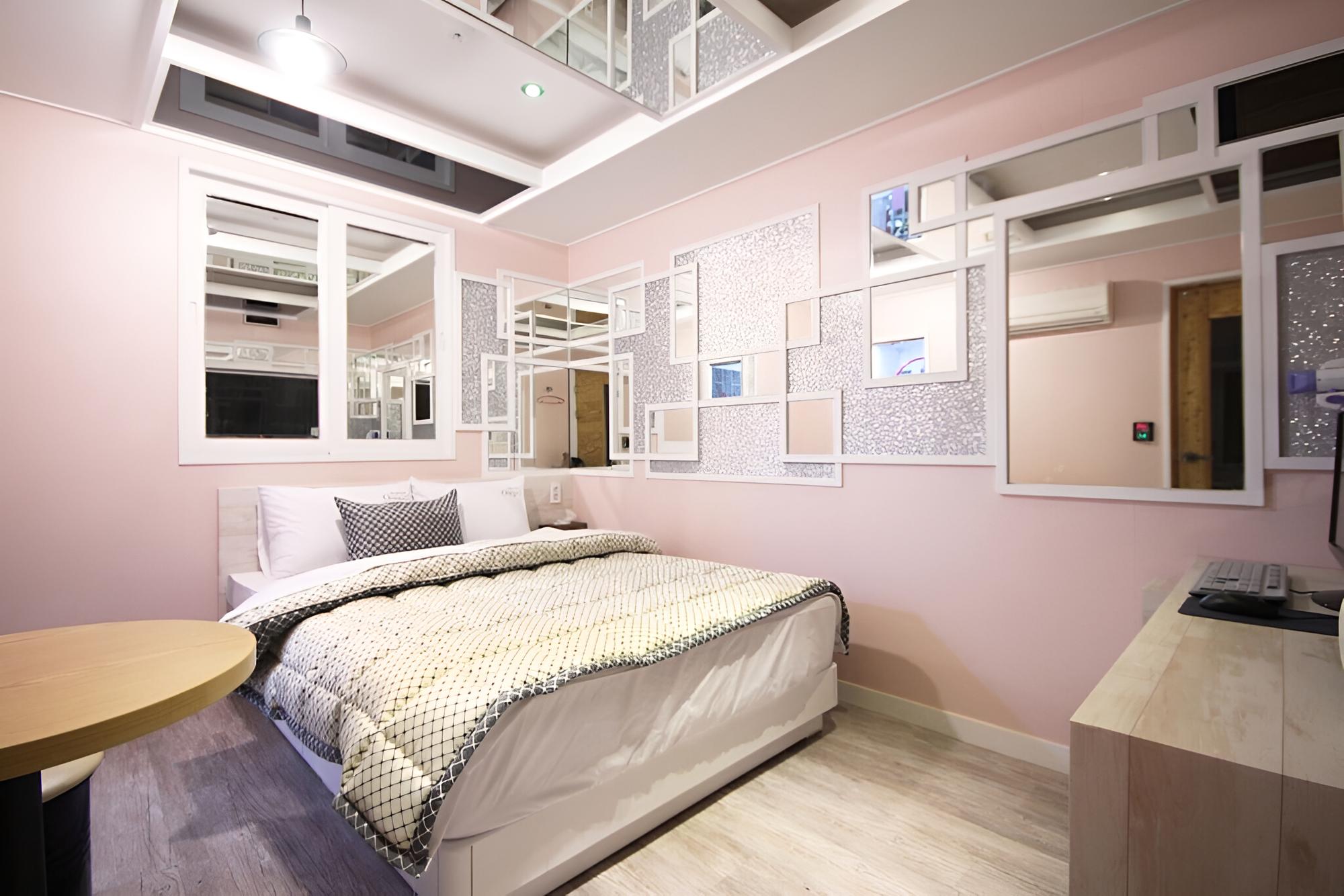 Room (Standard room (free use of Netflix in)