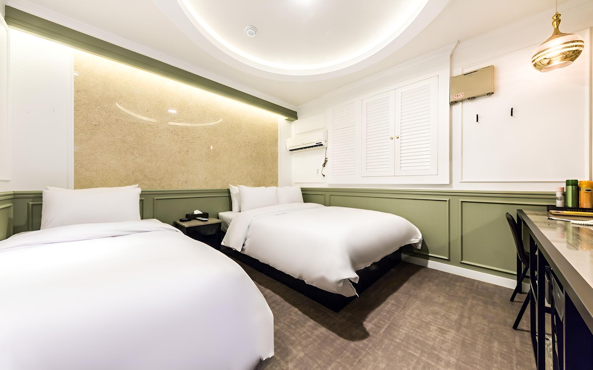 Room (Twin) - Photo 3