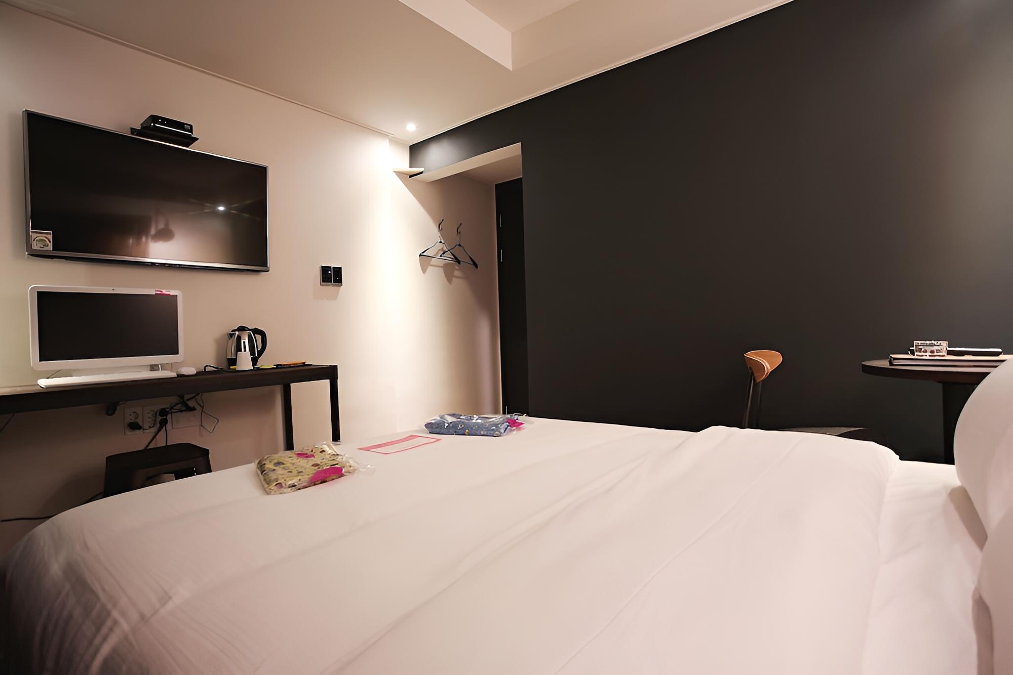 Room (Standard room) - Photo 26