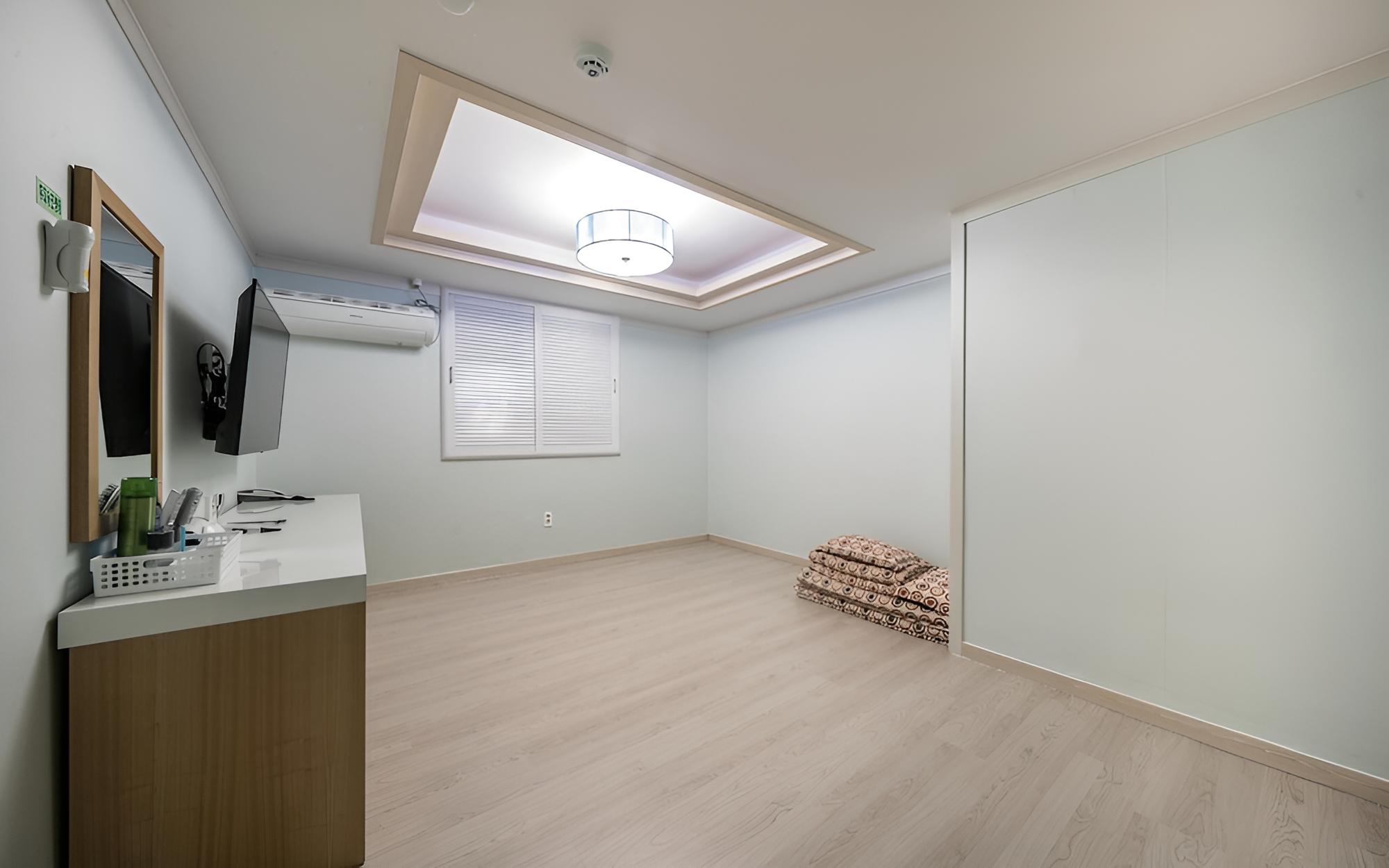 Room (Korean)