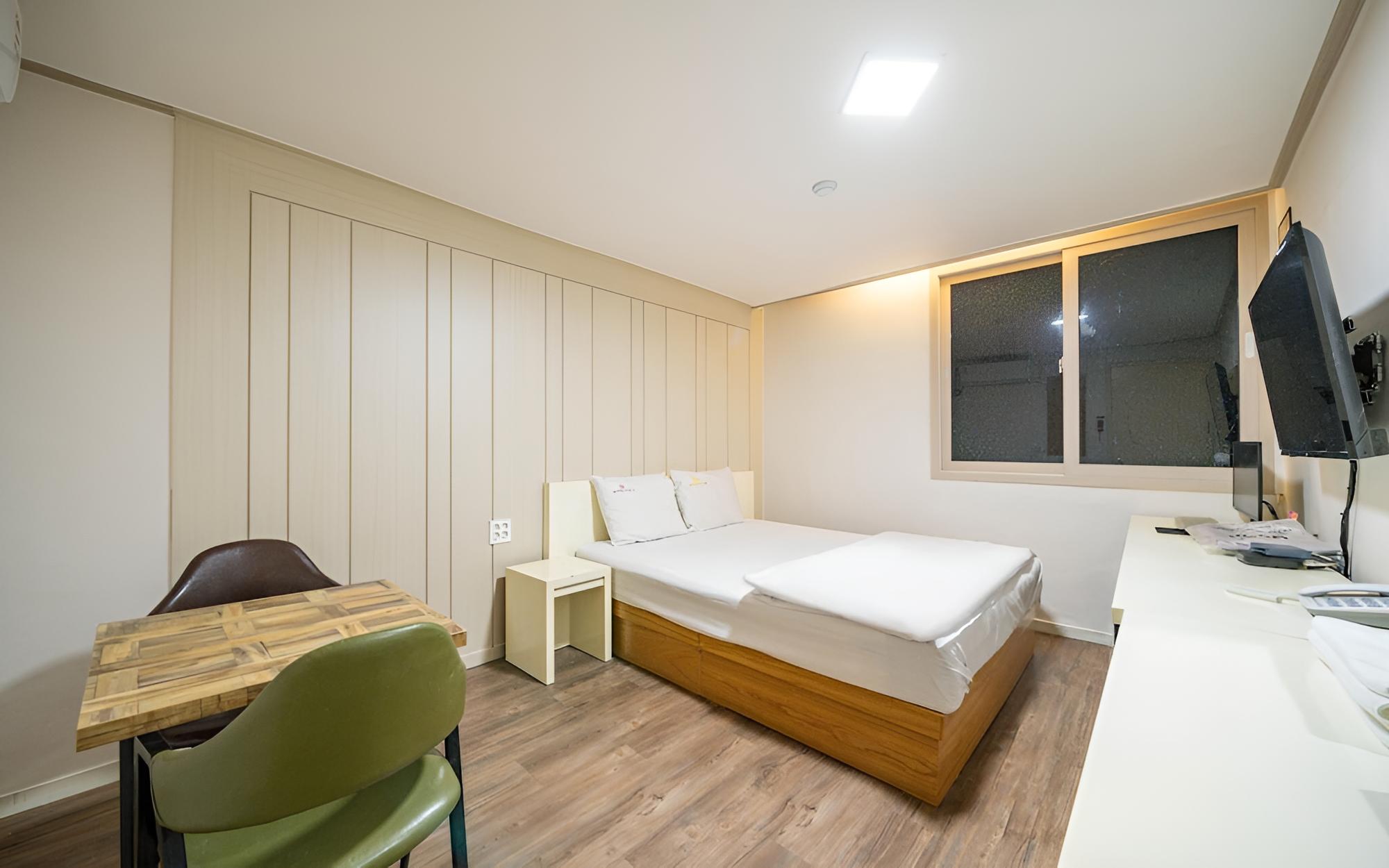 Room (Standard Room)