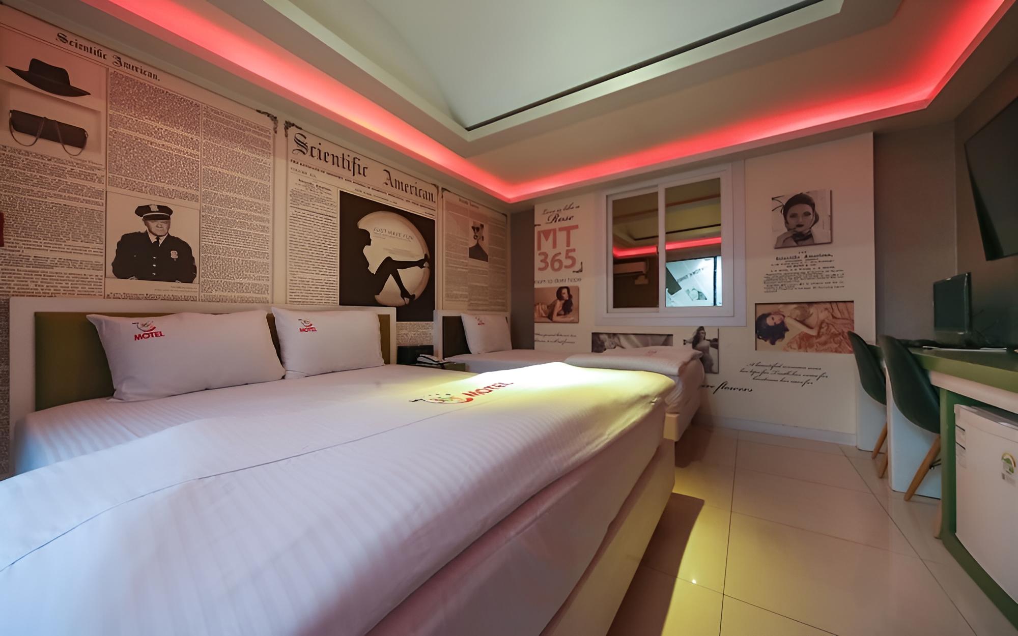 Room (Twin (Two Beds))