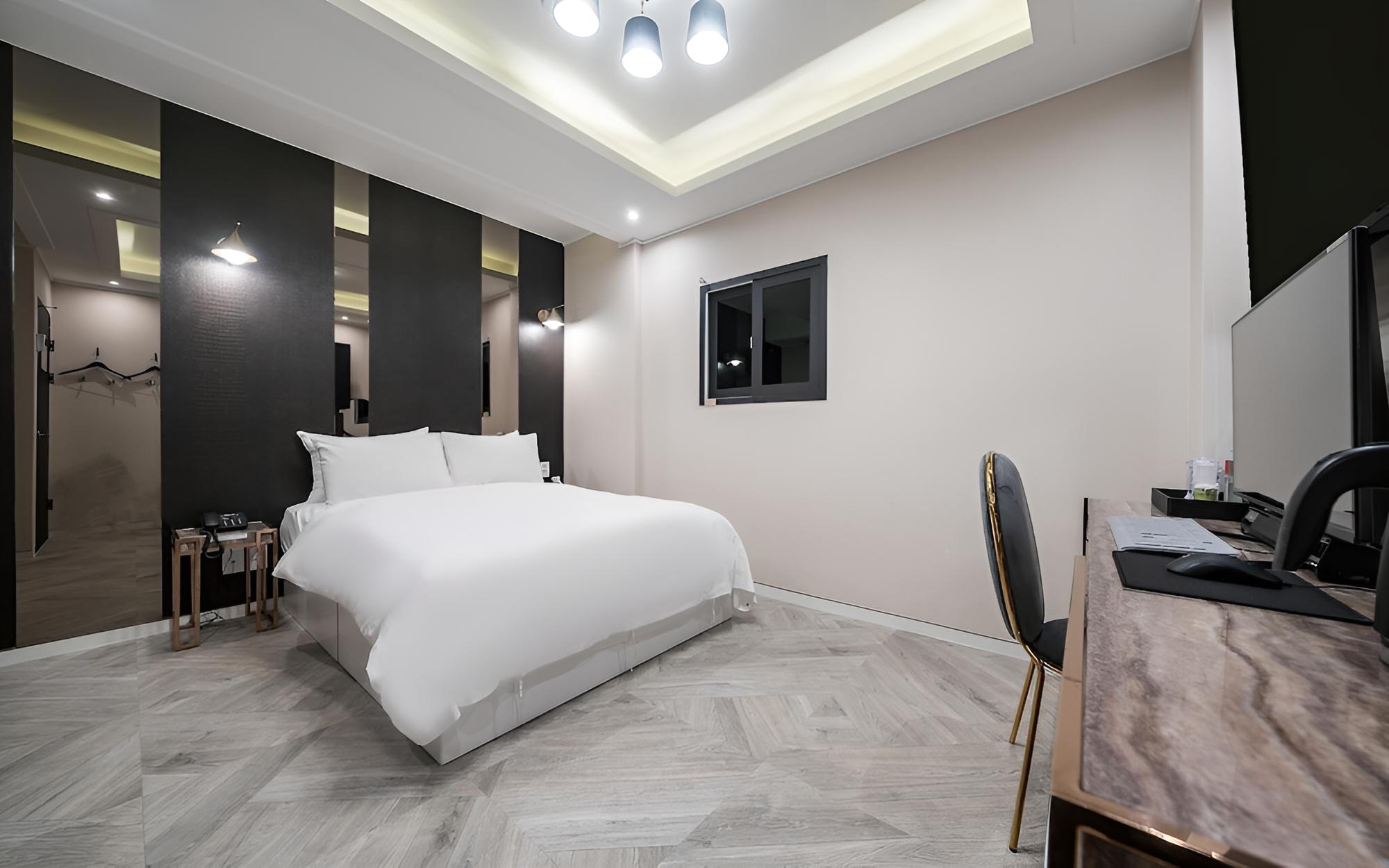 Room (Premium (TV Spa Bathtub))