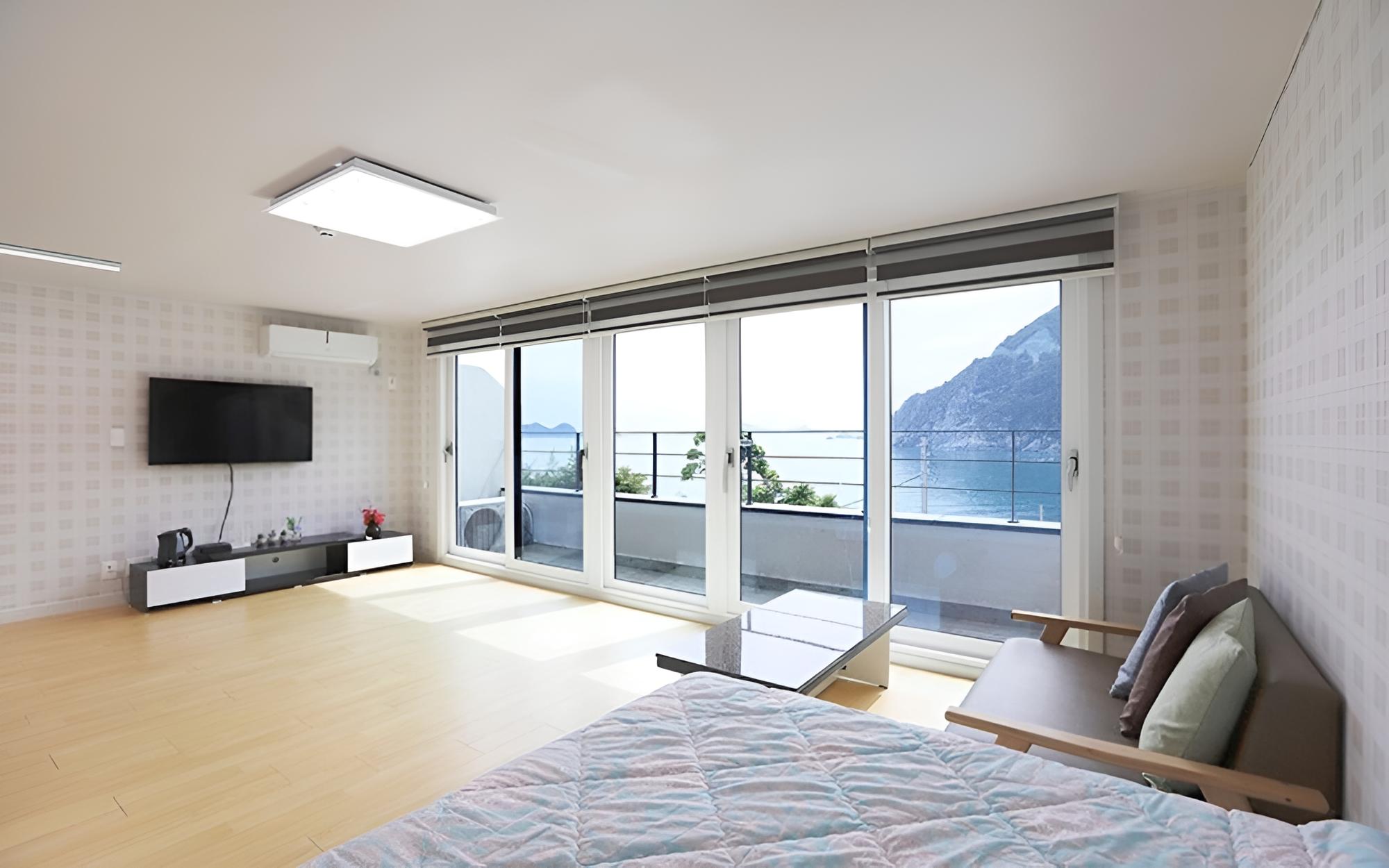 Room (The Grace 202 (Ocean View)) photo 3