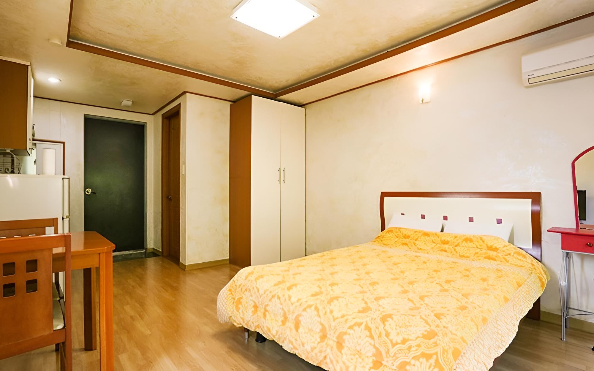 Room (Sky) photo 2