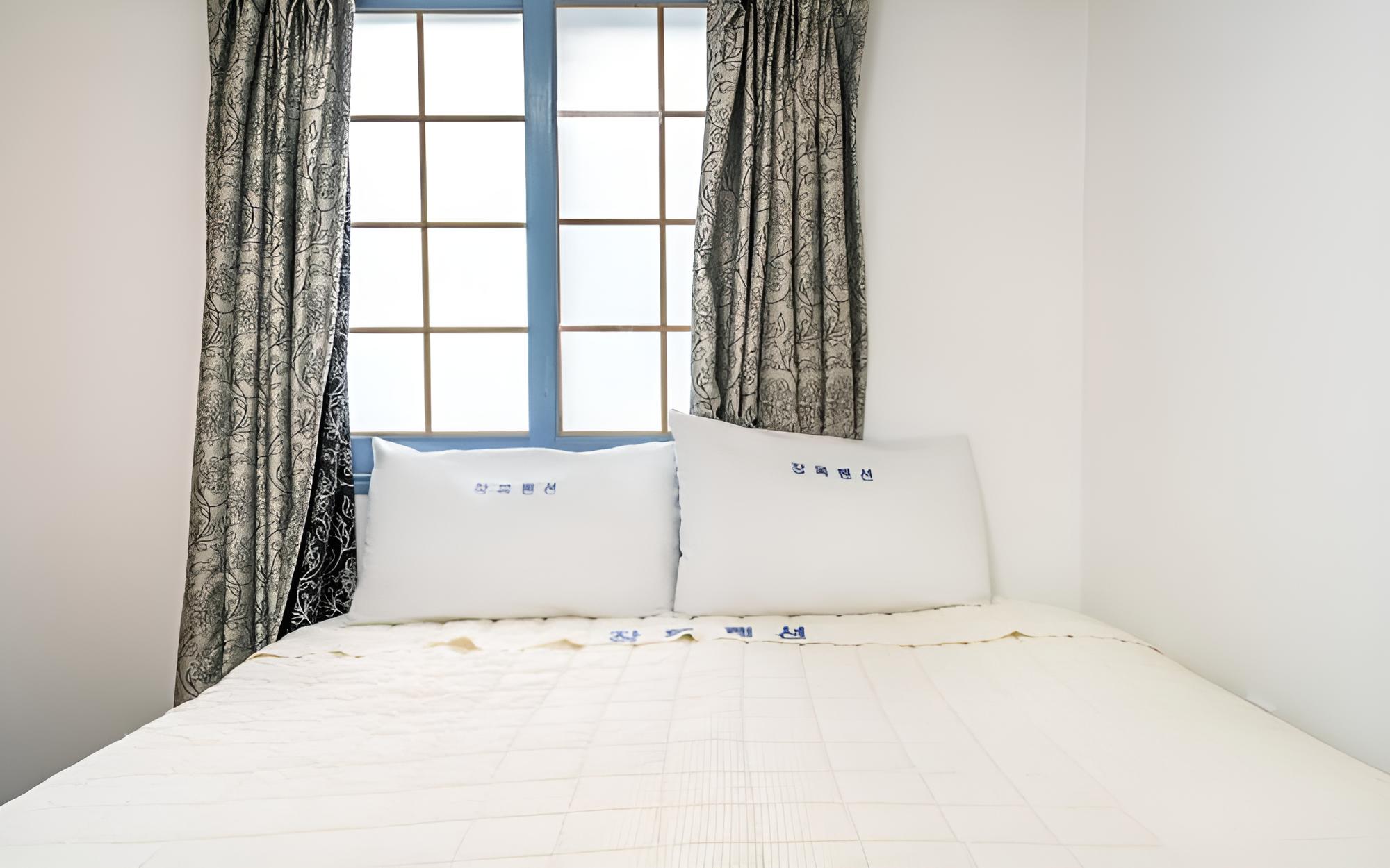 Room (Room 203 (Pets Friendly))