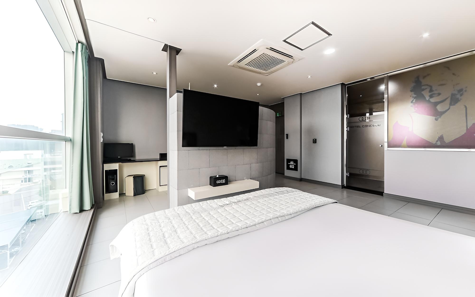 Room (VIP European Ocean View) - Photo 2