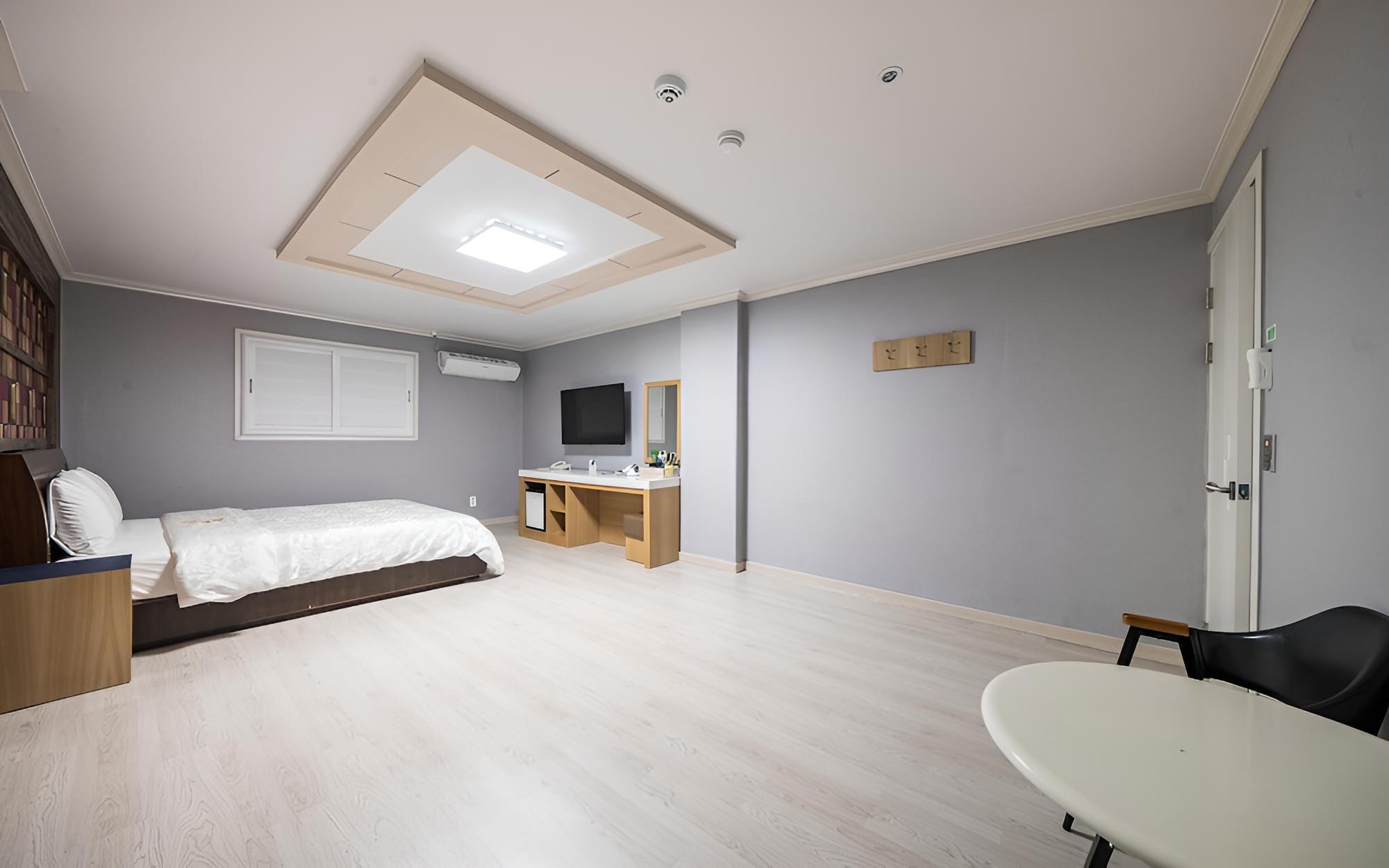 Room (Group Room) - Photo 2