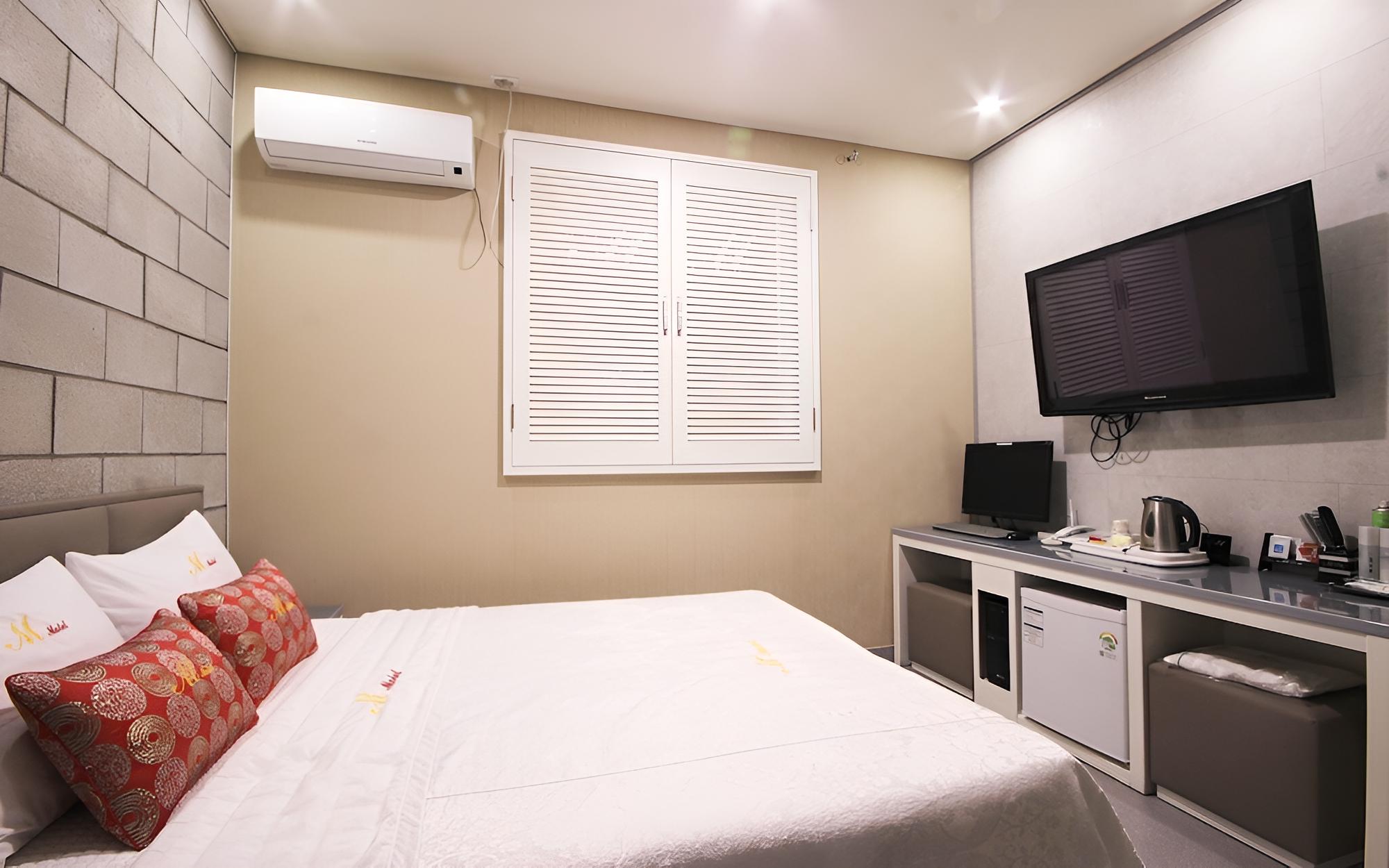 Room (Special Room (Free Netflix available))