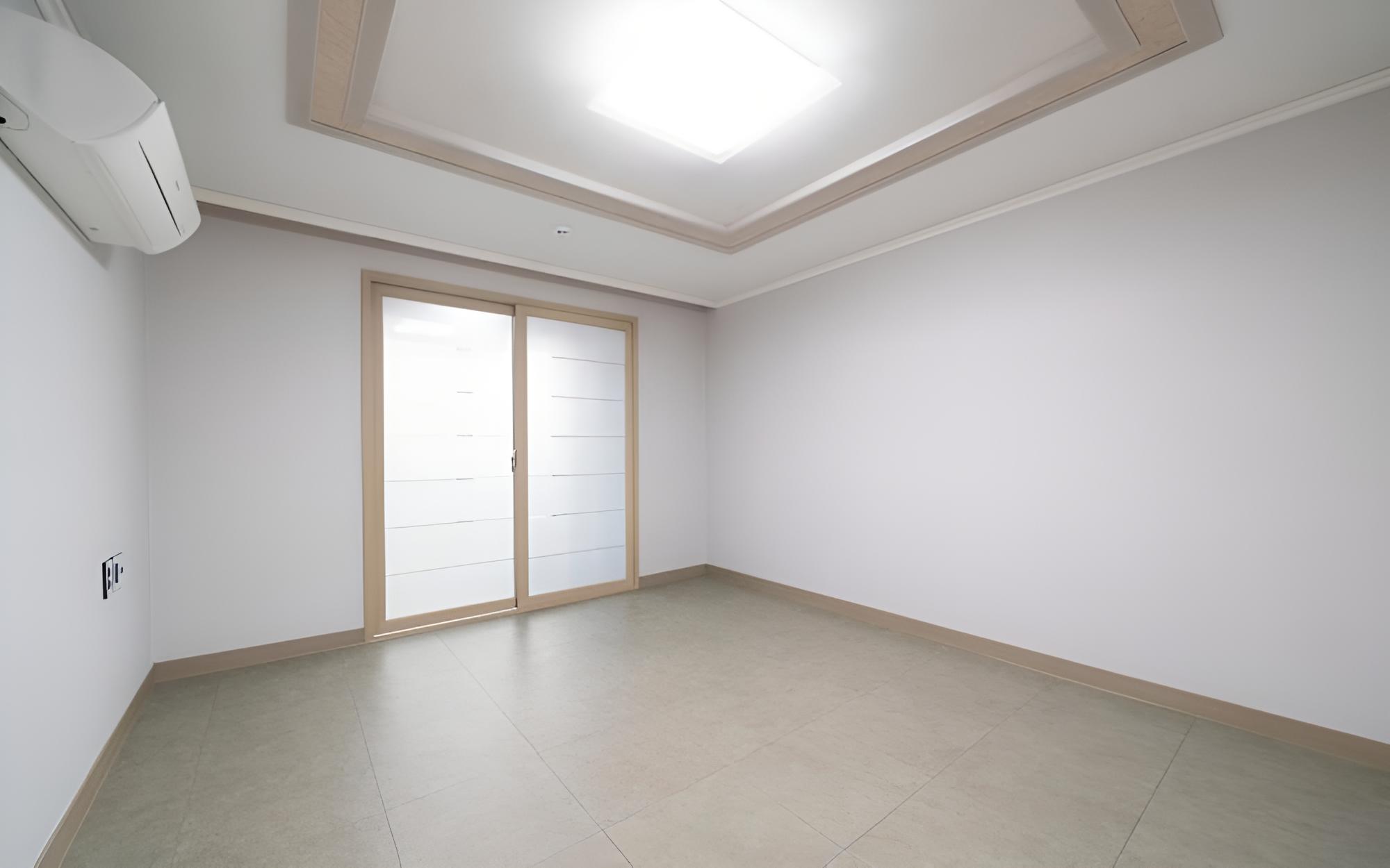 Room (Group Room 1 (free use of outdoor luk)