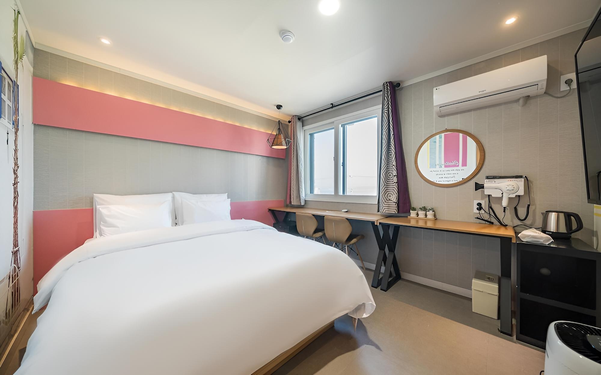 Room (Deluxe (View)) photo 1