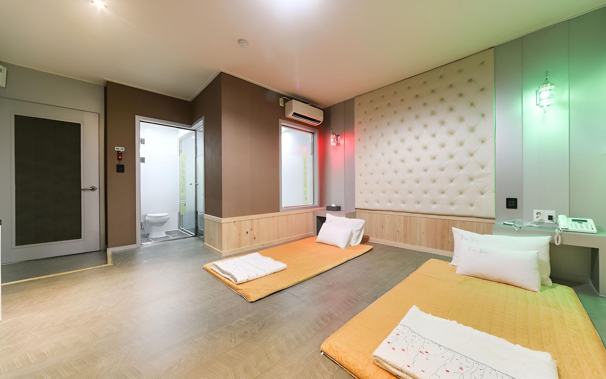 Room (Korean Room (Free Breakfast Bathtub 1)