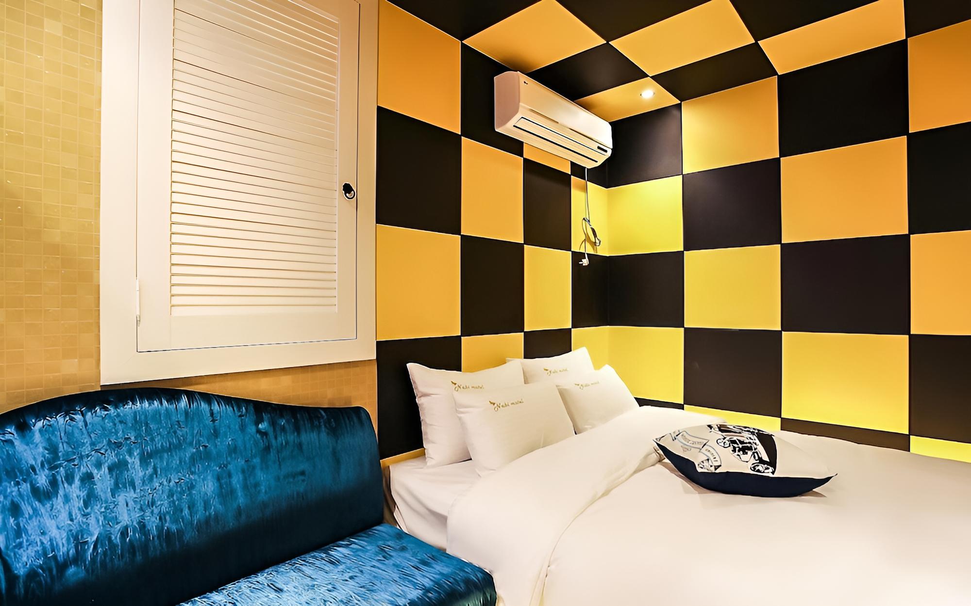 Room (Standard room (Netflix personal accou) - Photo 12