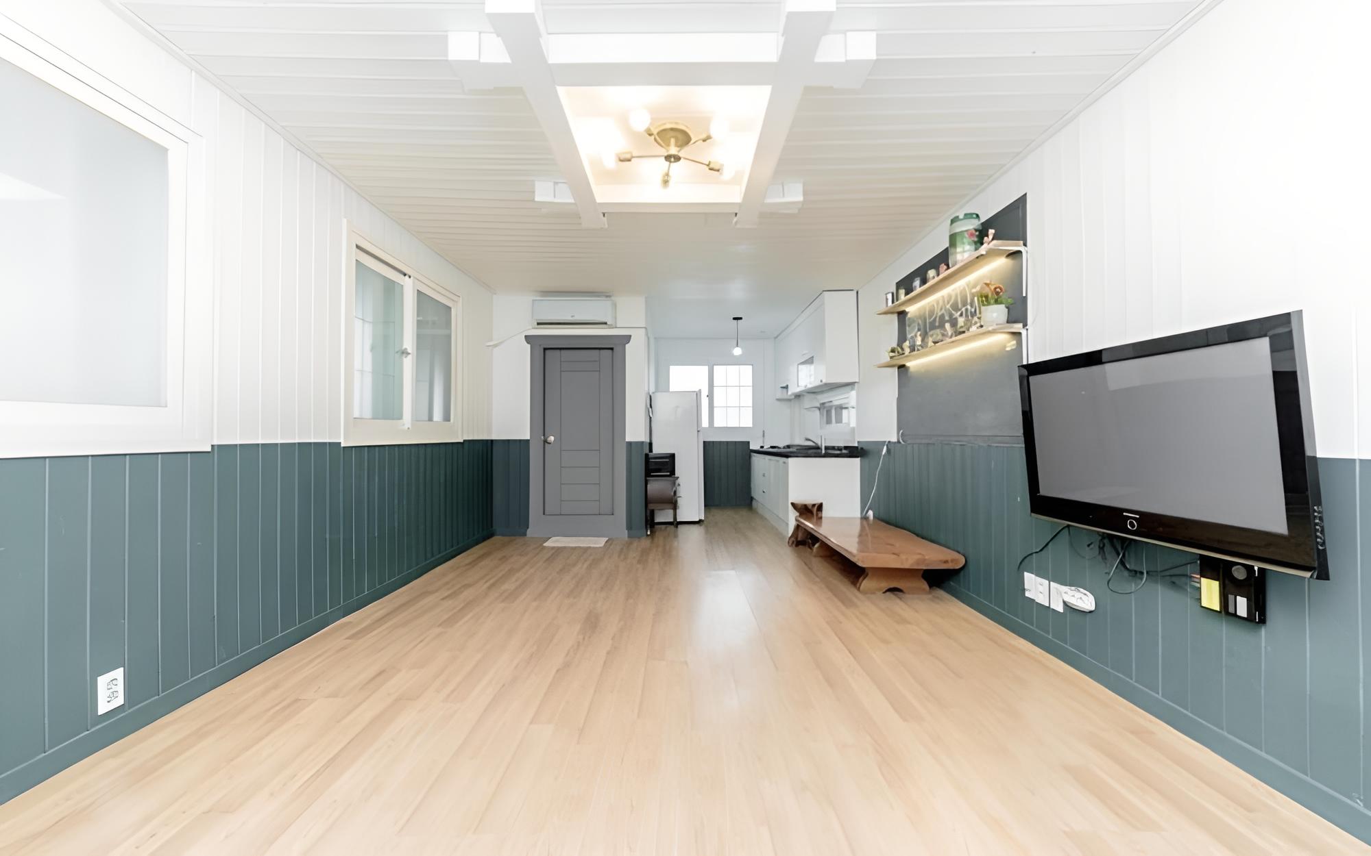 Room (Celli (Family Room))
