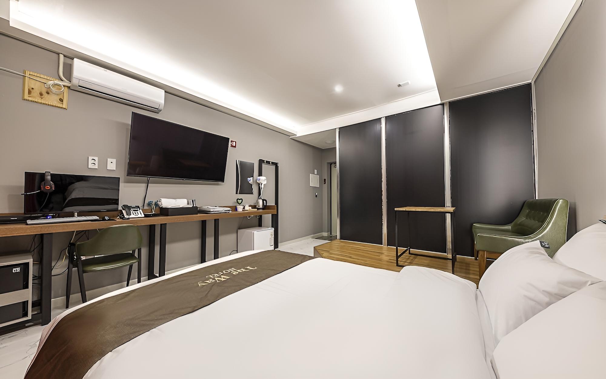 Room (Gaming 1PC room (Netflix available Ga) photo 3