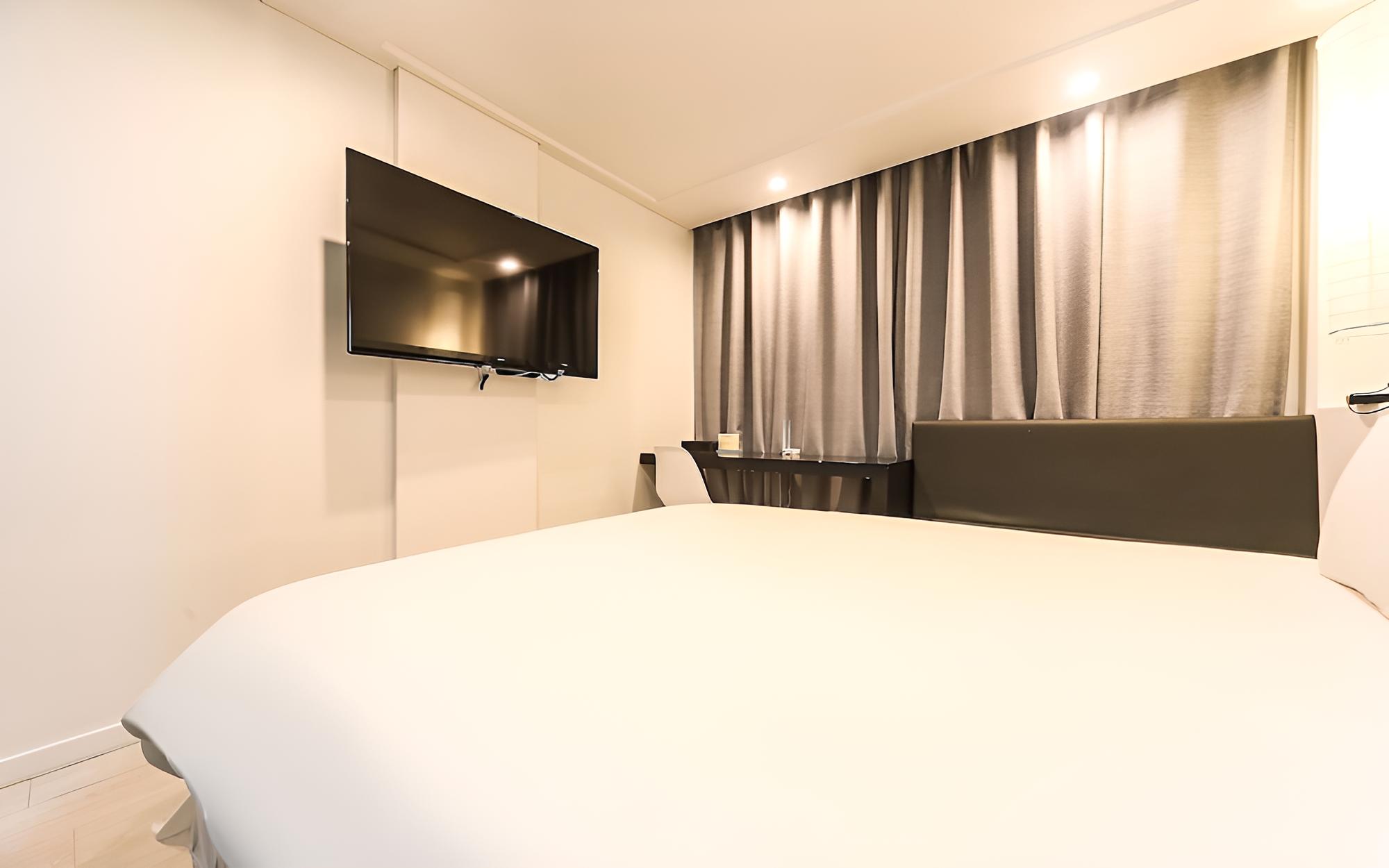 Room (BUSINESS Standard (Monday-Friday simp)
