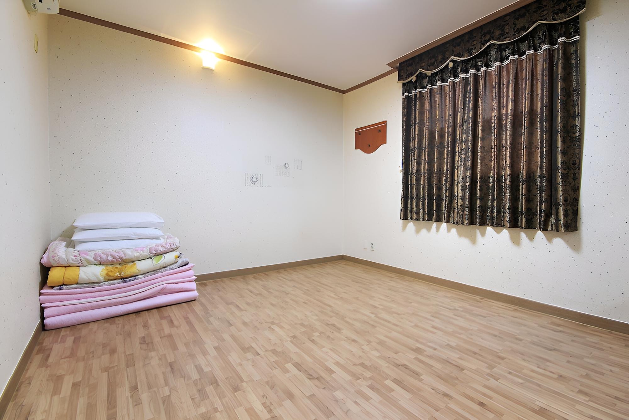 Room (Korean)