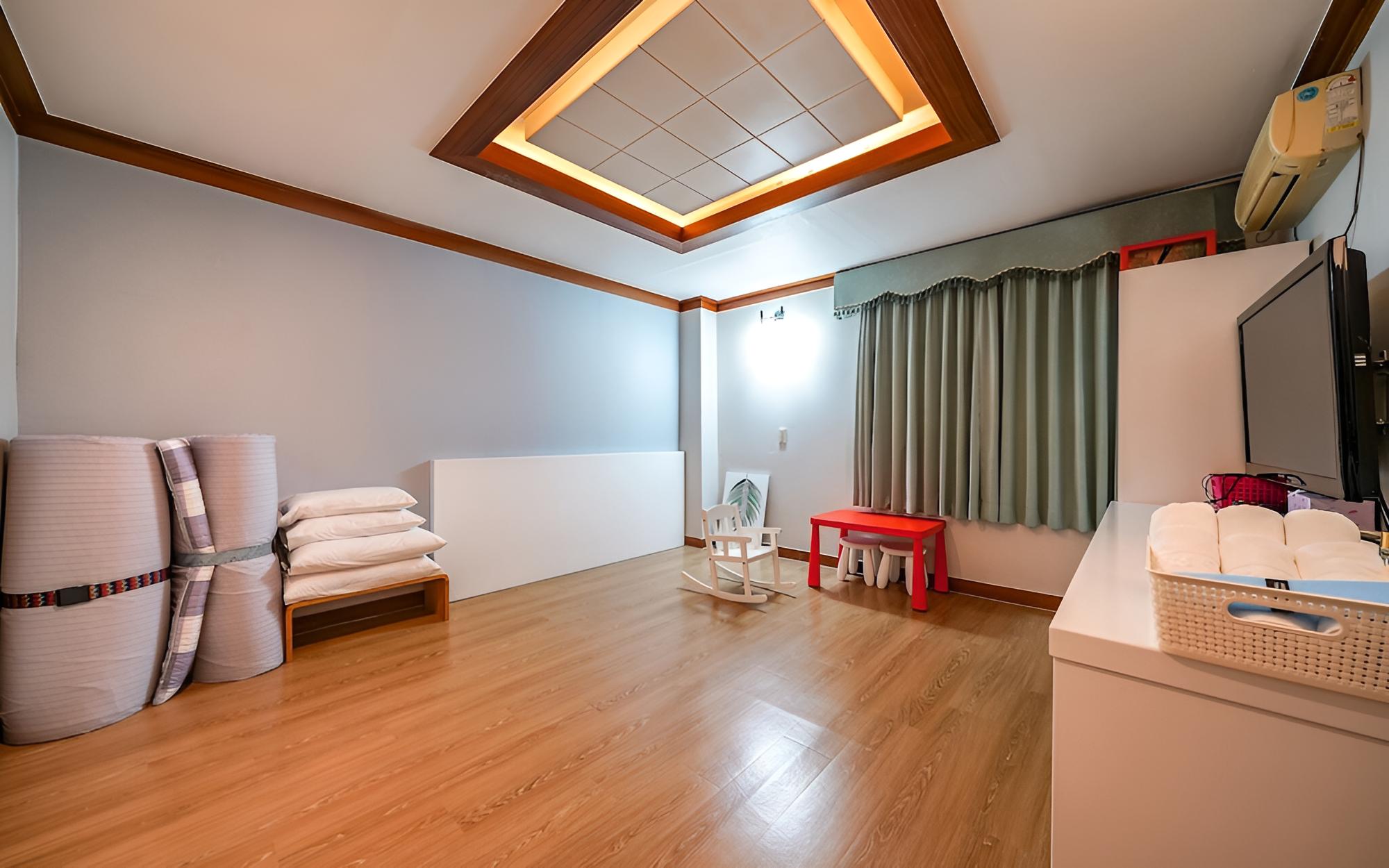 Room (Family Pool Room 302 (Ondol))