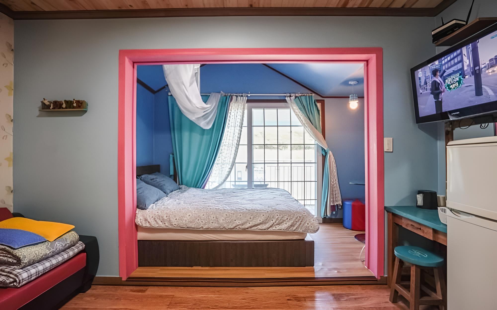 Room (Mulmangcho (Forget-me-not))