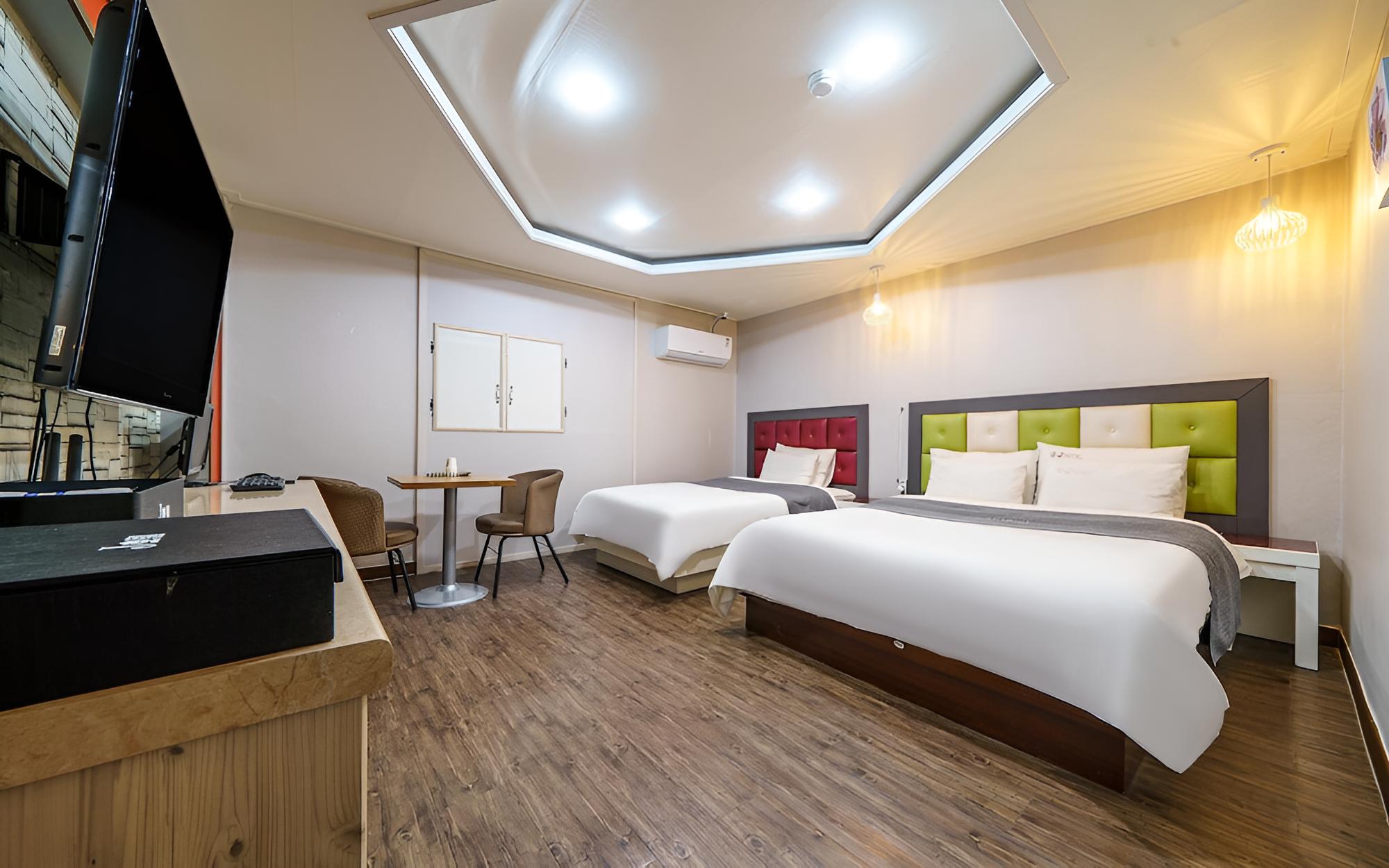 Room (Deluxe Twin (55 inches TV bidet avail)