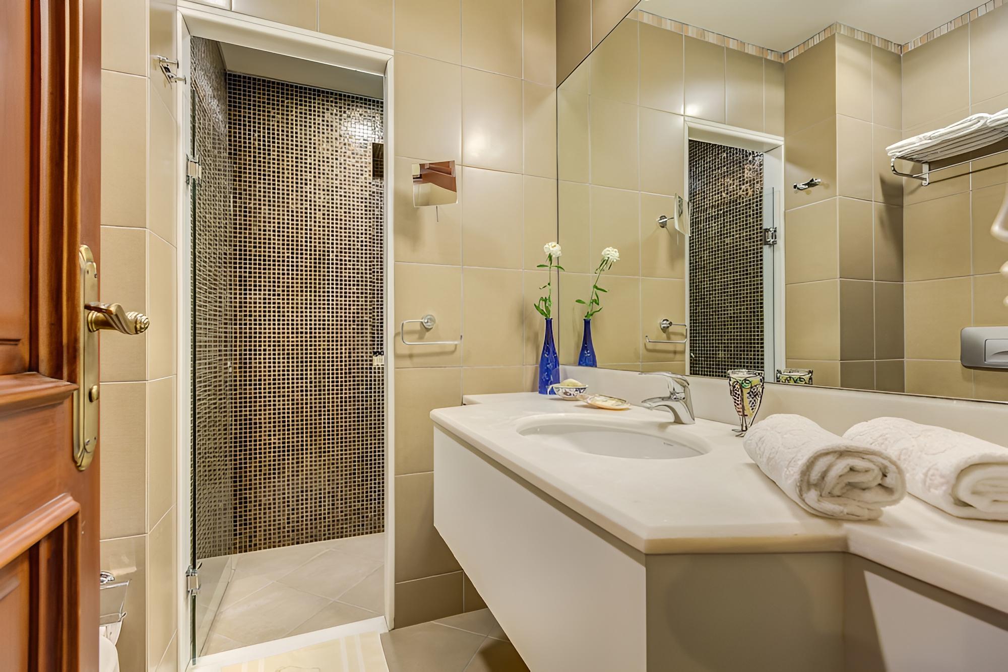 Cara Deluxe Double Room