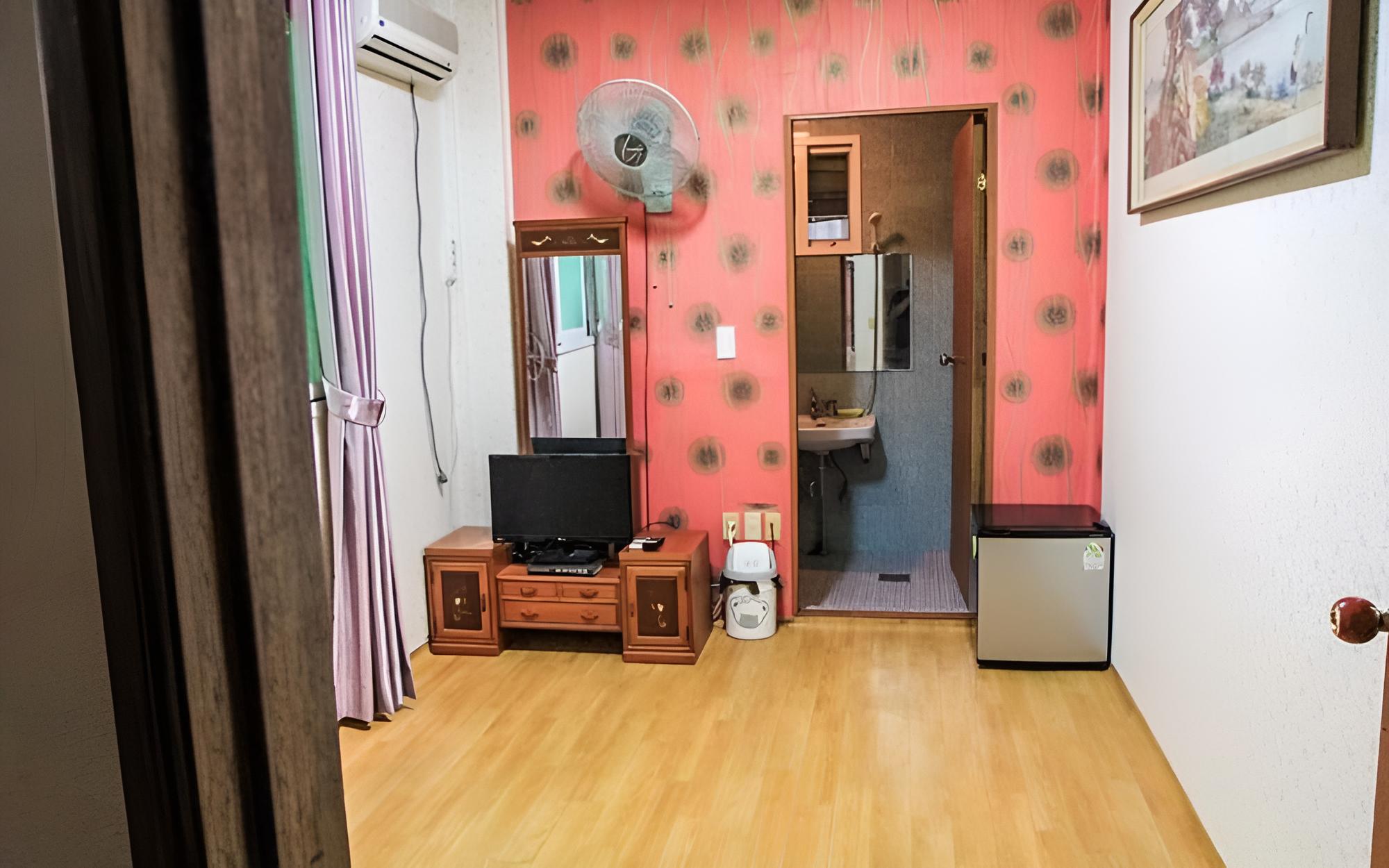 Room (Jindallae (Azalea))