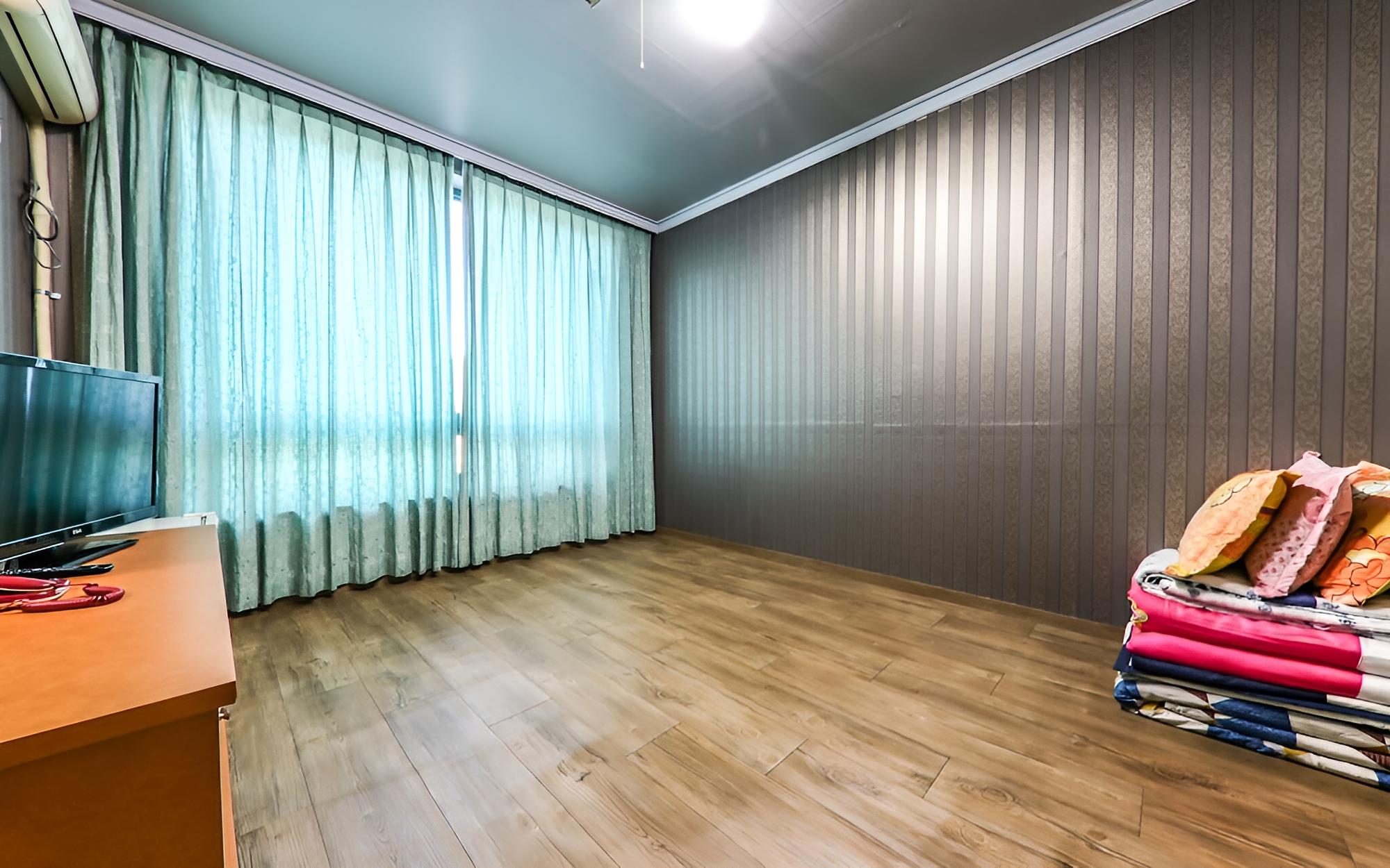 Room (Ondol Room)