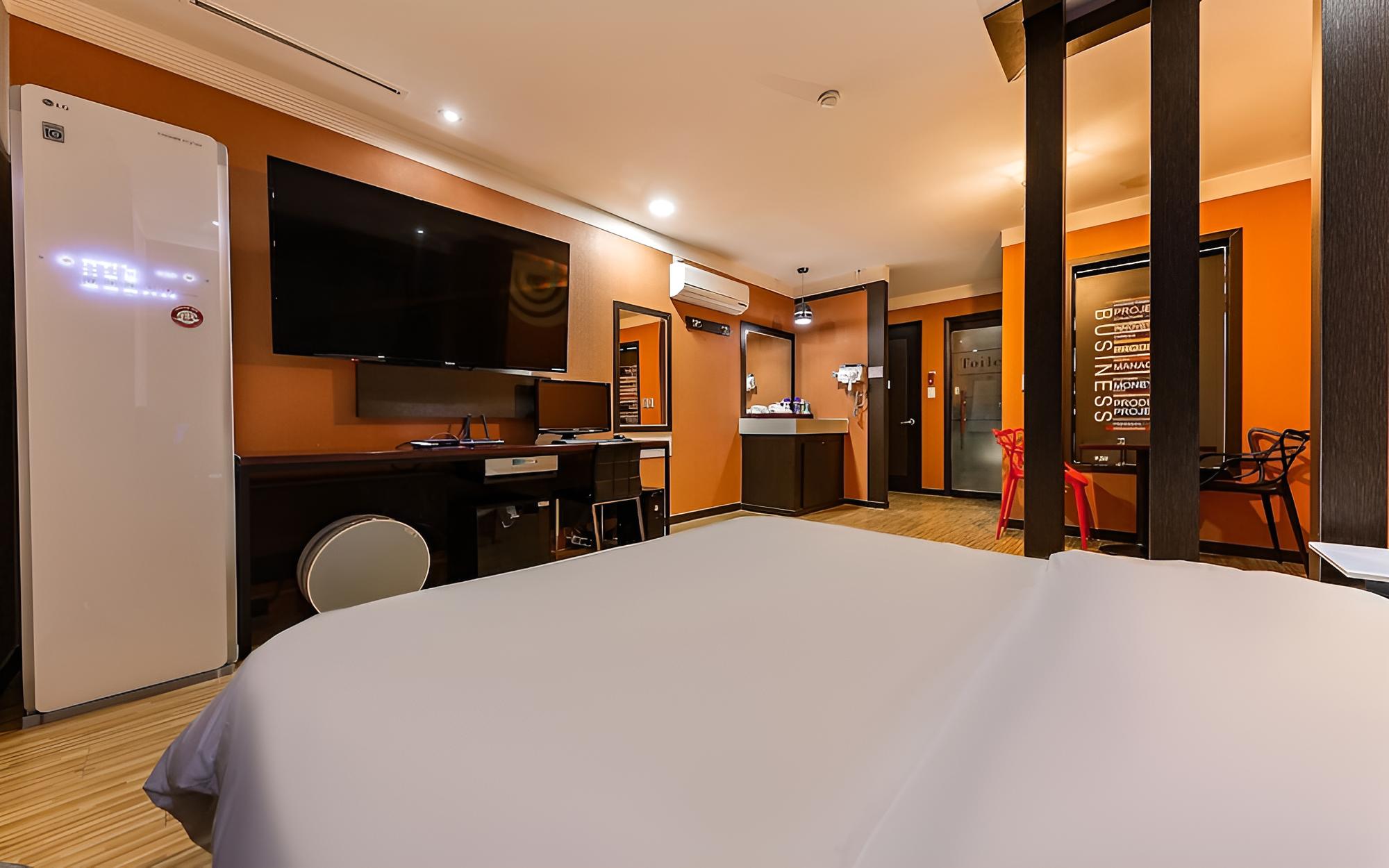 Room (Semi-special Room (Netflix Styler)) photo 3