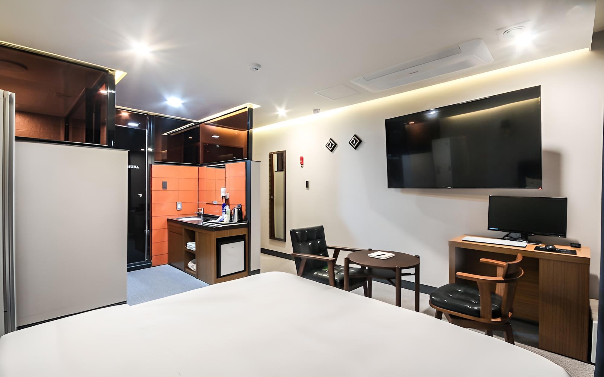 Room (Standard Room) - Photo 2