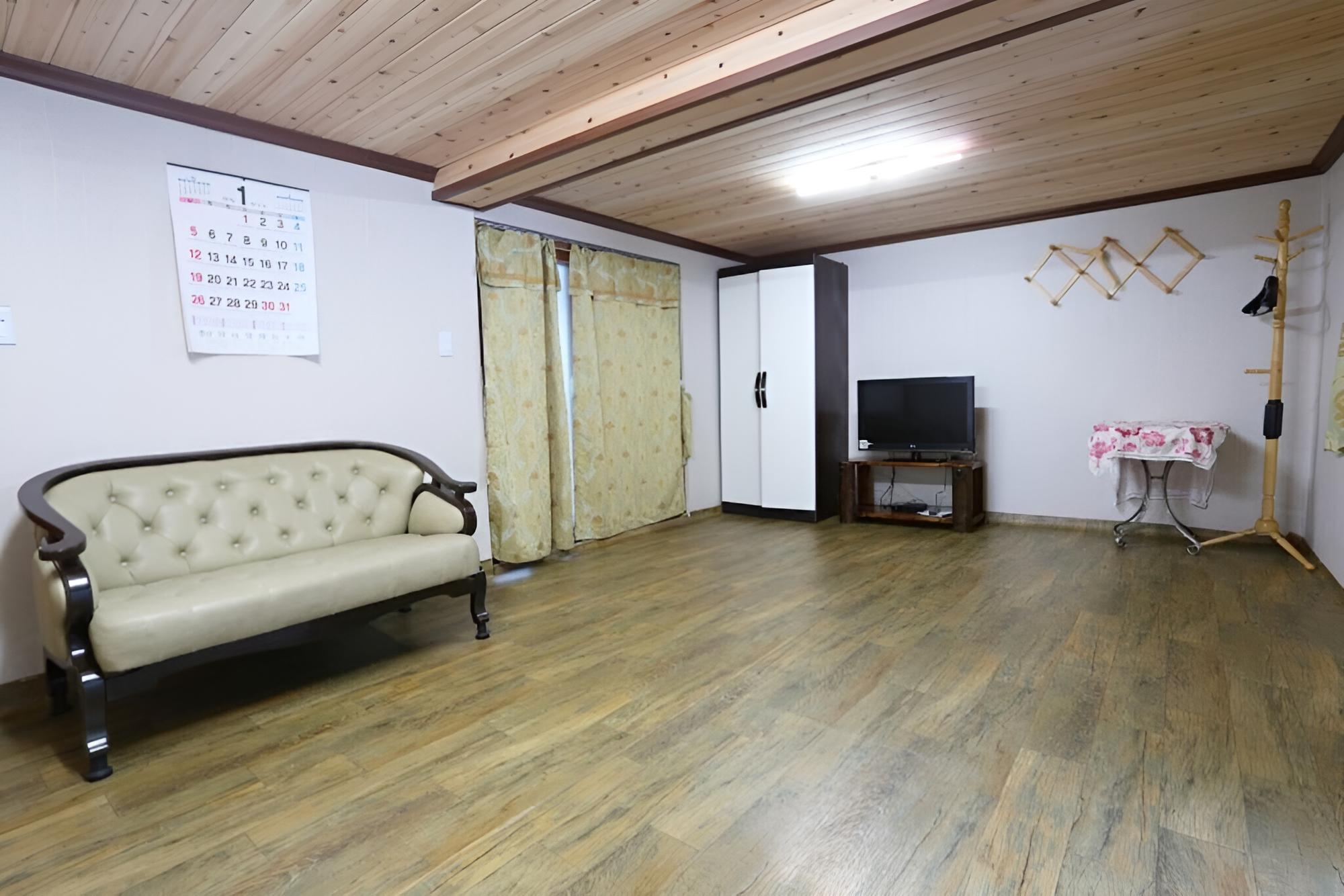 Room (Pegasus)