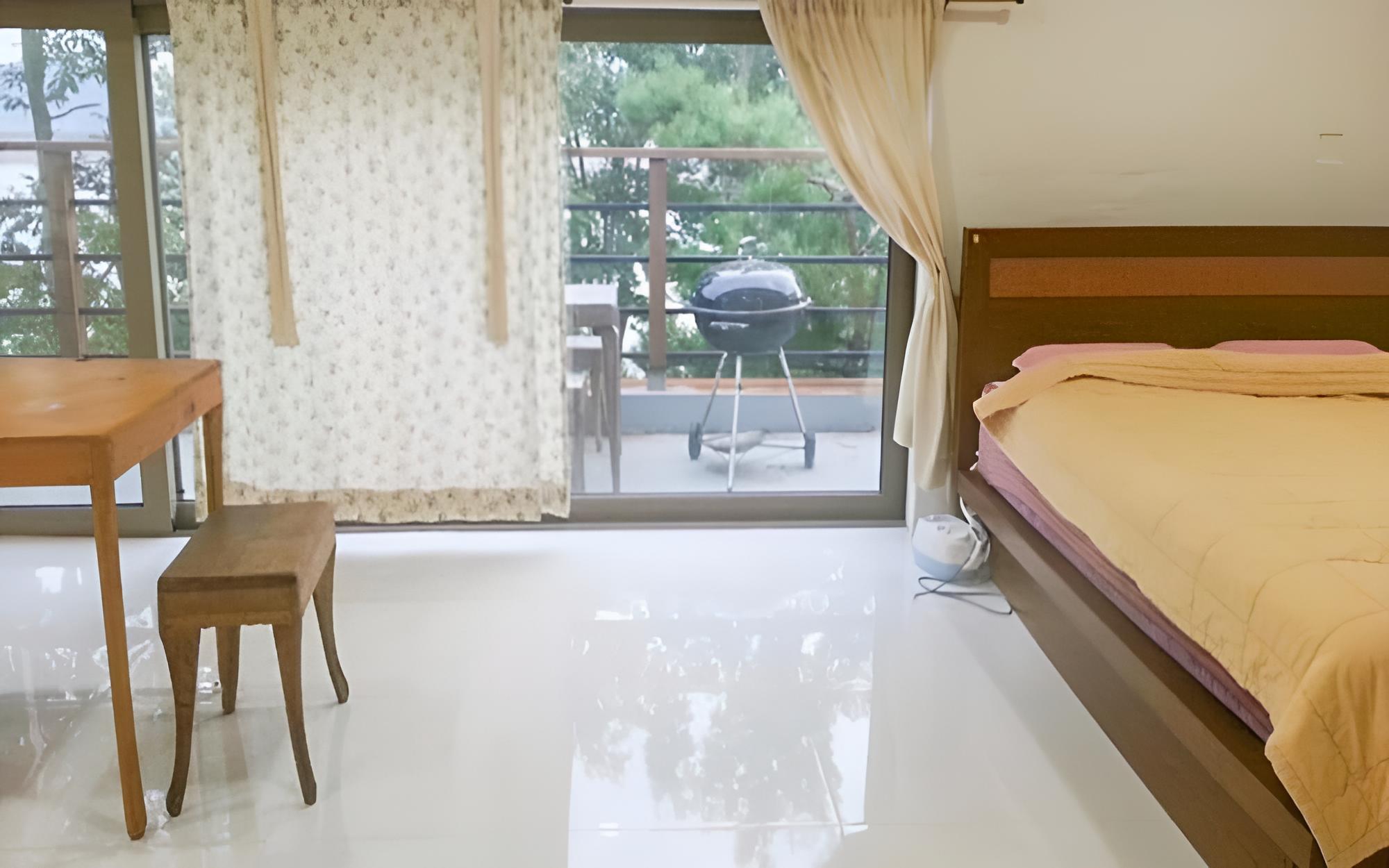 Room (Cloud)