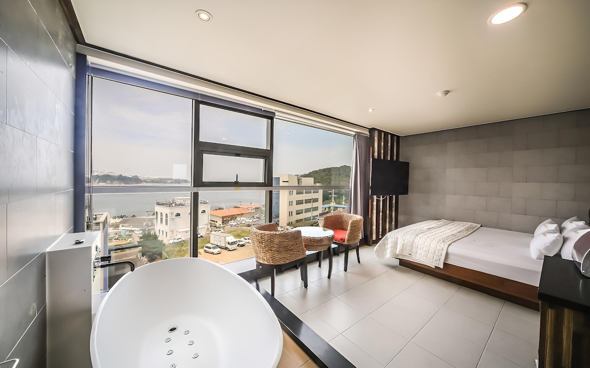 Room (VIP European Ocean View) - Photo 10