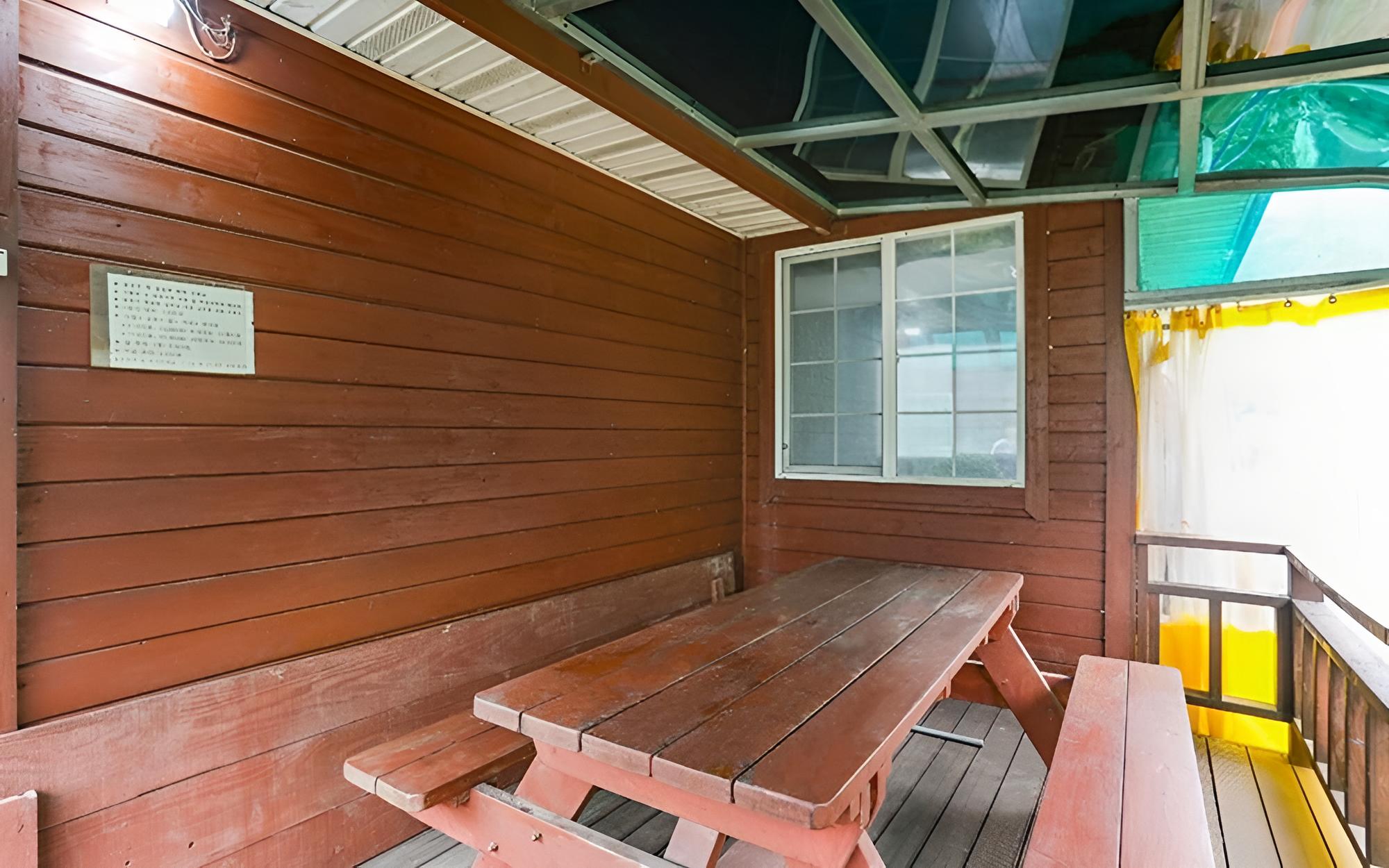 Room (Grand Forest Room (Unshared House))