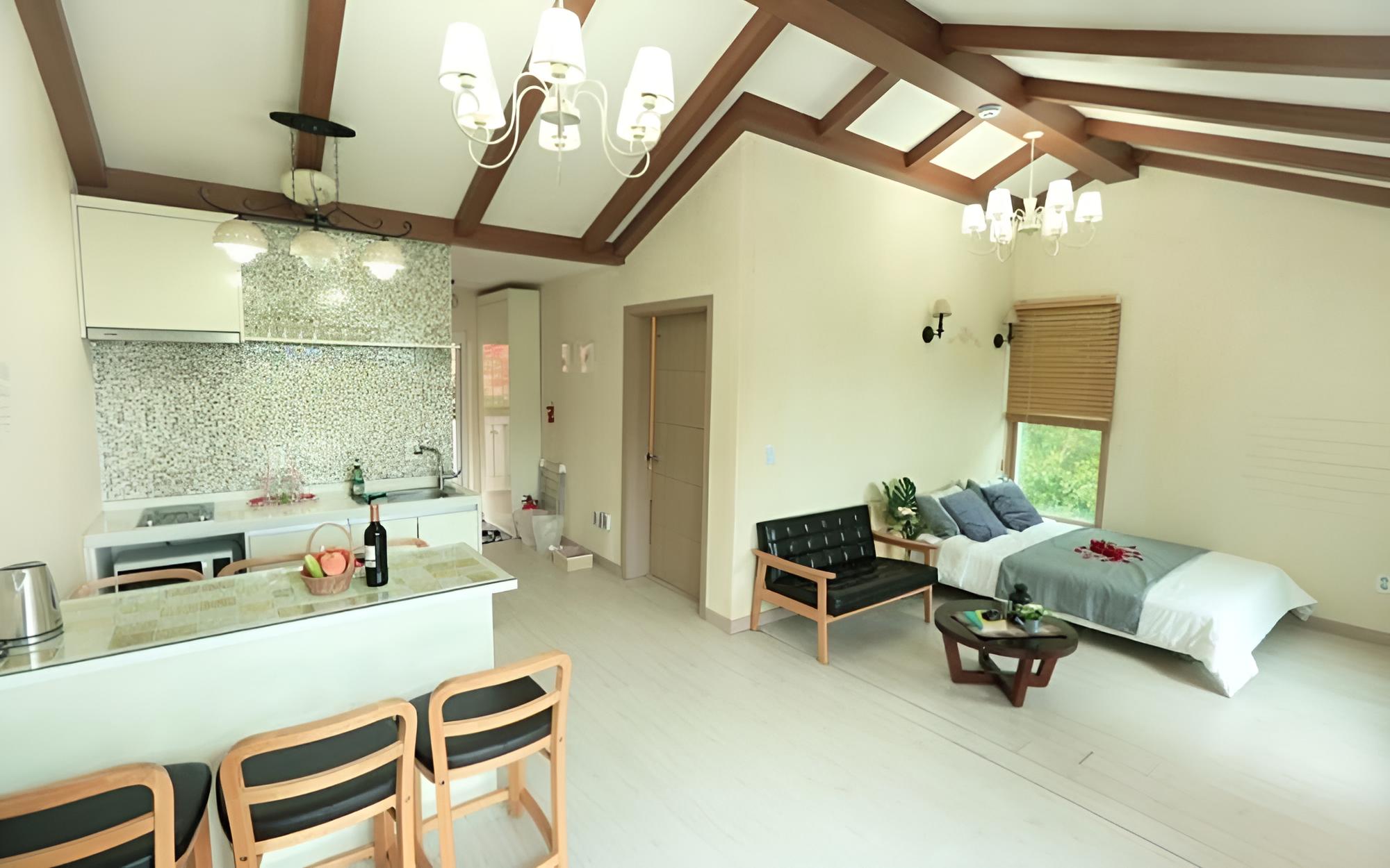 Room ((Special price) pine tree)
