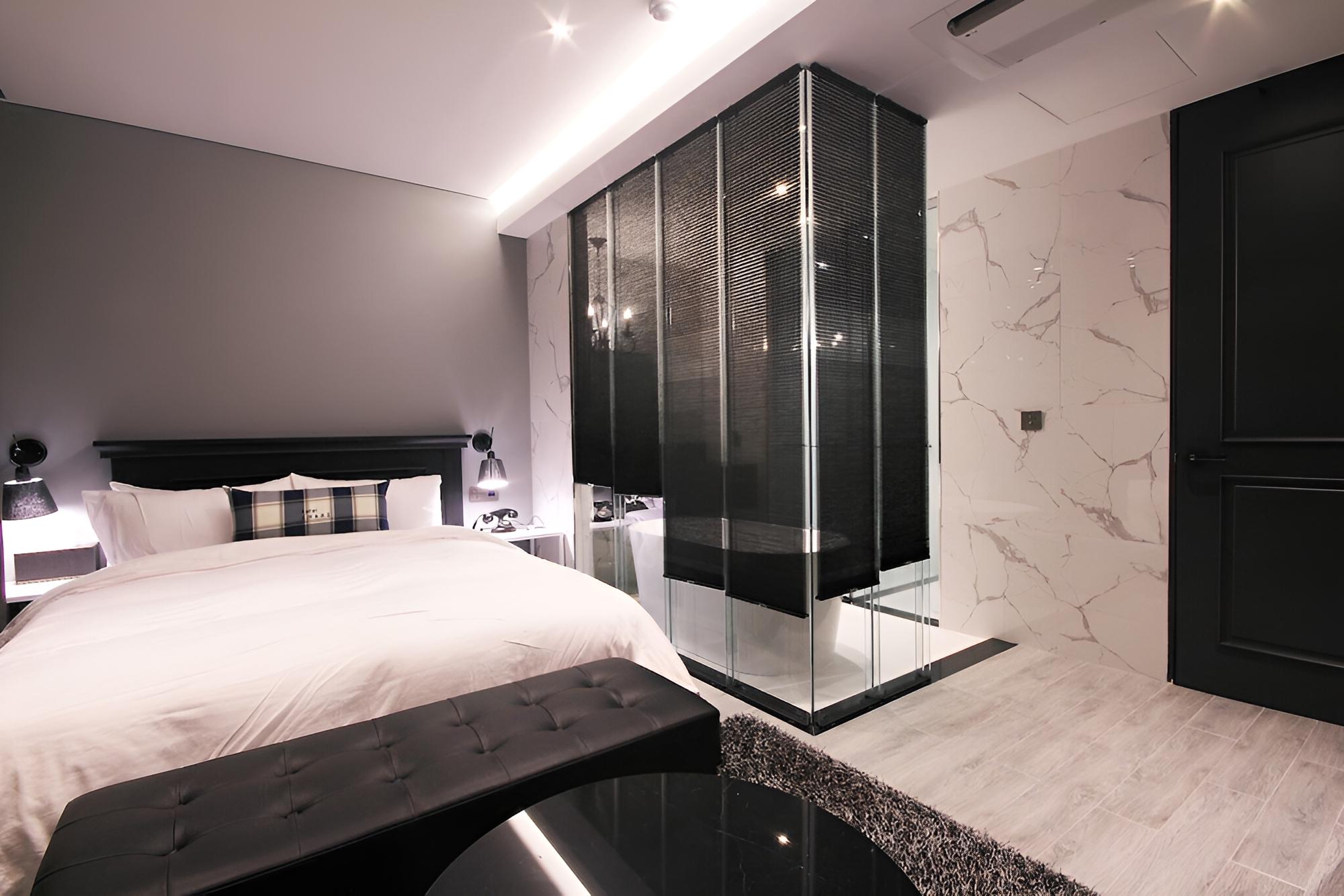 Room (Suite (Bathtub))