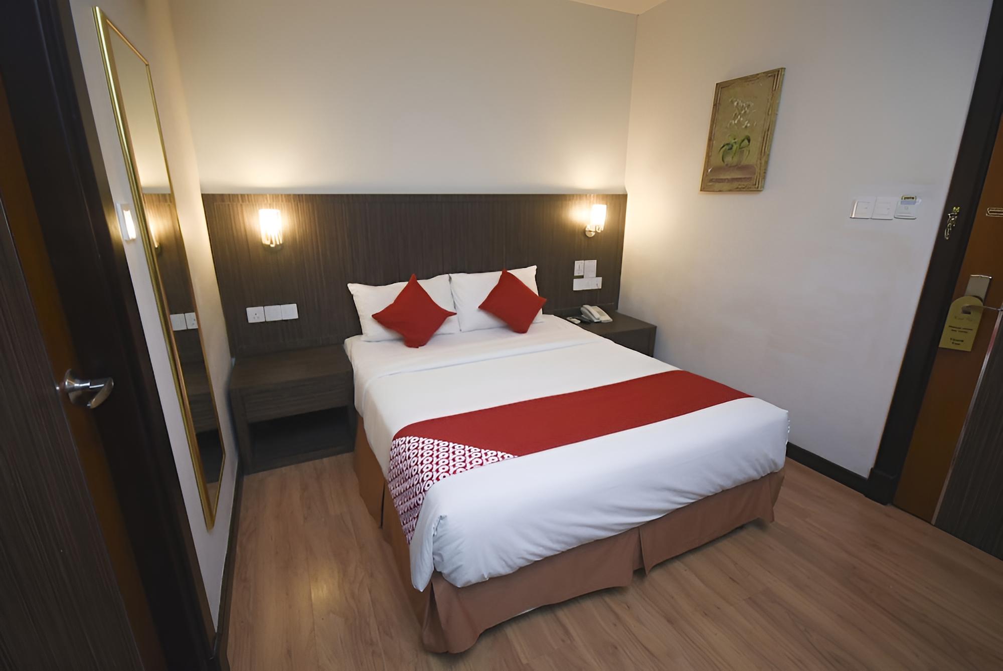 Standard Double Room, 1 Queen Bed, No Windows photo 3