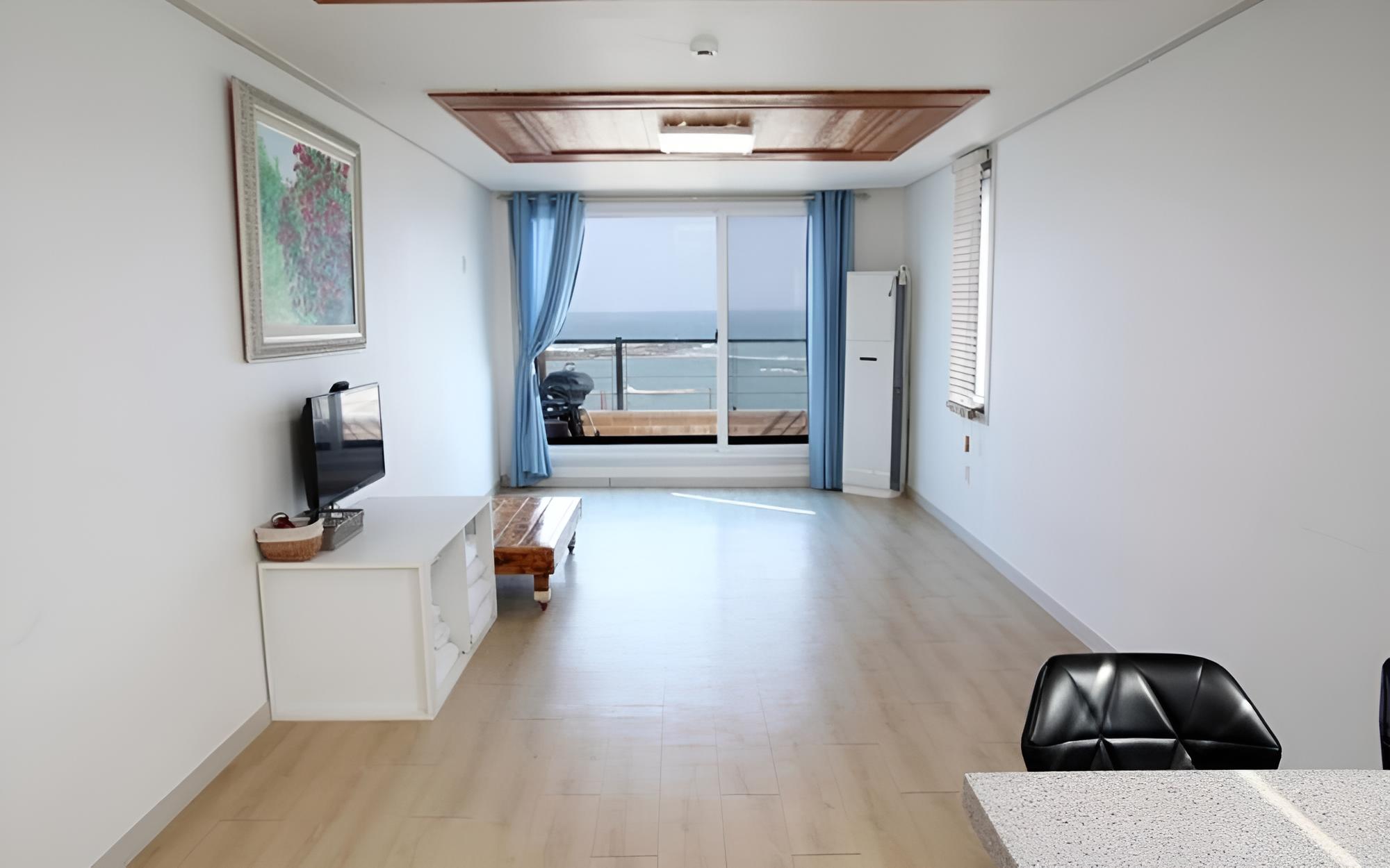 Room (Room 103 (Ondol))