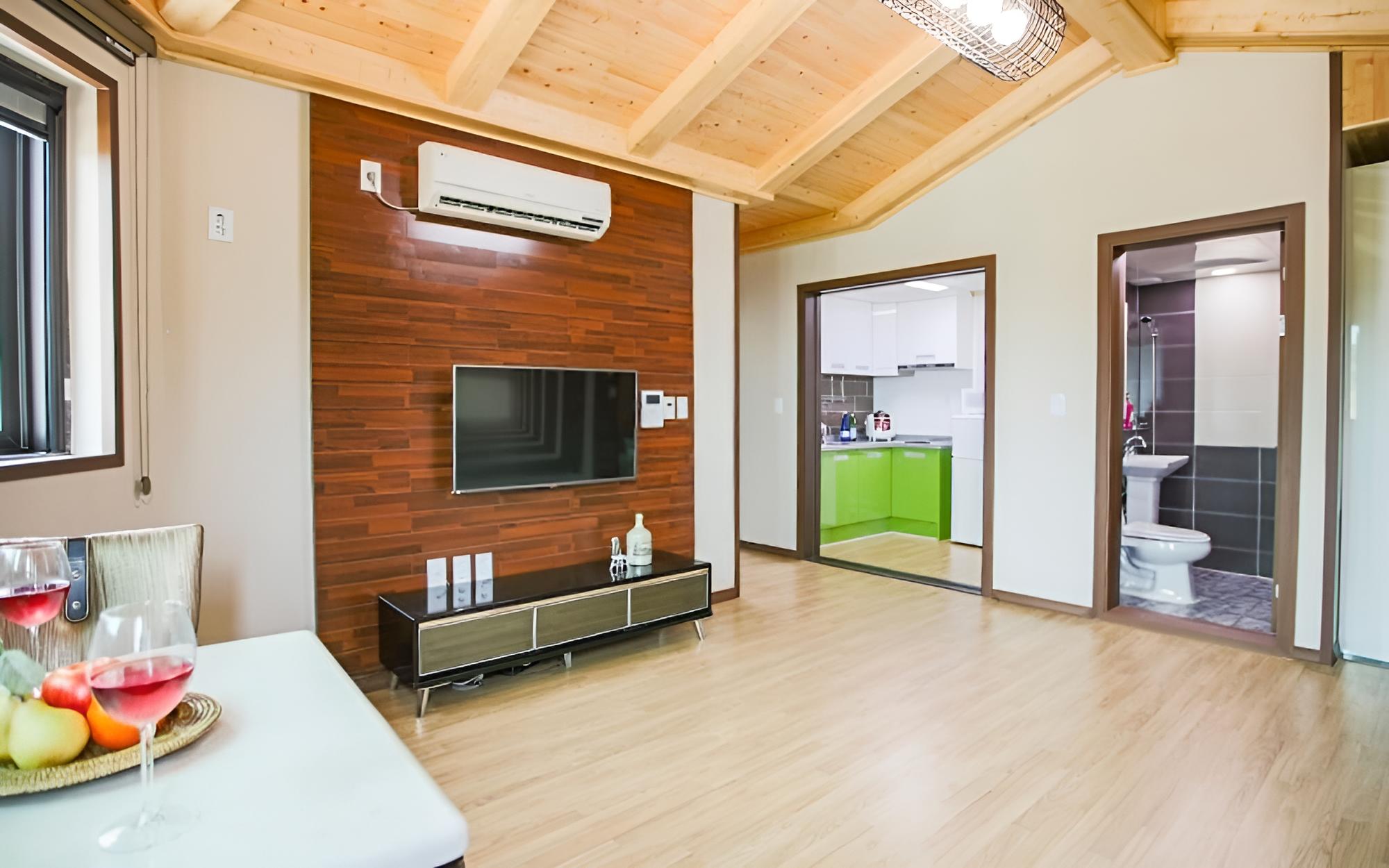 Room (402 chamomile)