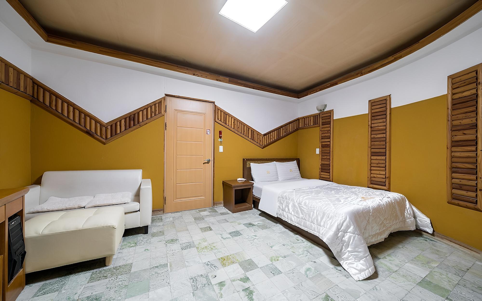 Room (Standard) - Photo 1