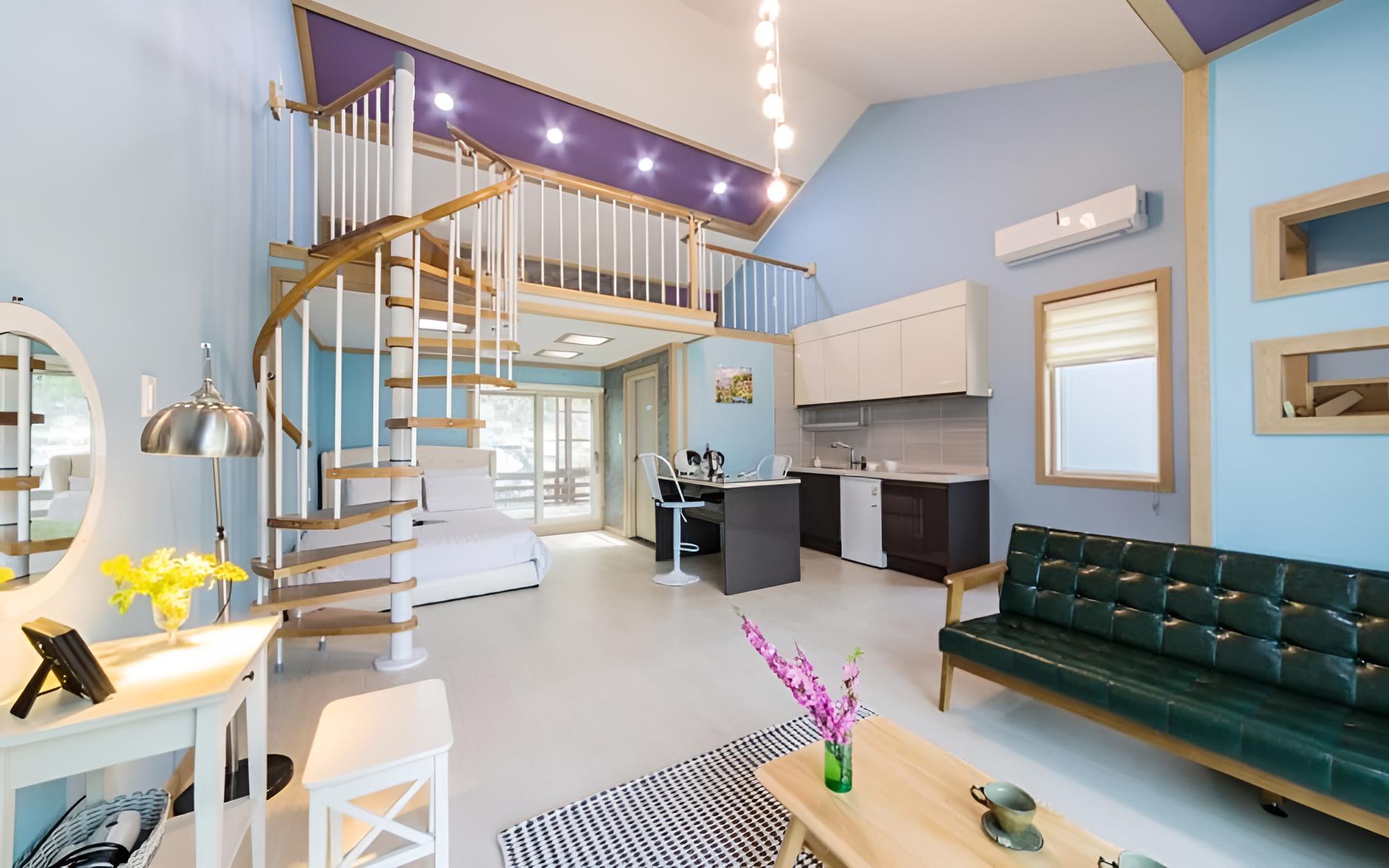 Room (The Blue (Duplex))