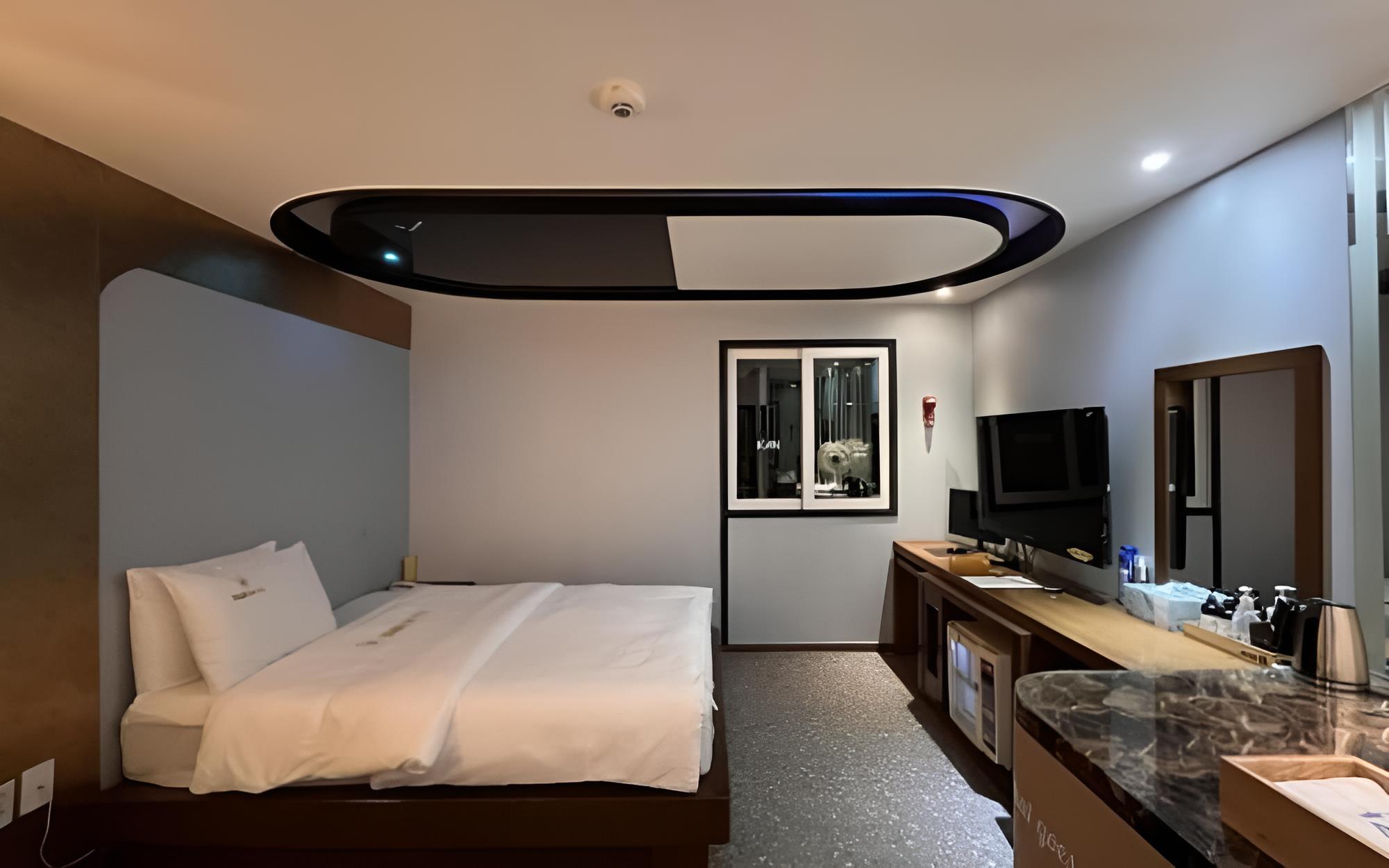 Room (General room-1 room and 1 parking lot)