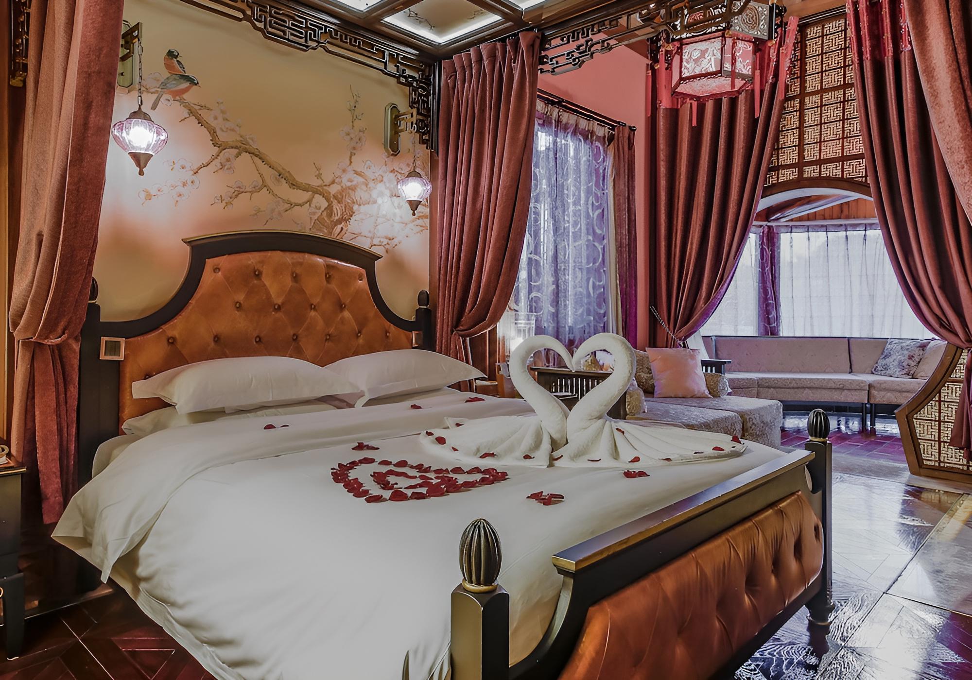 Honeymoon Suite