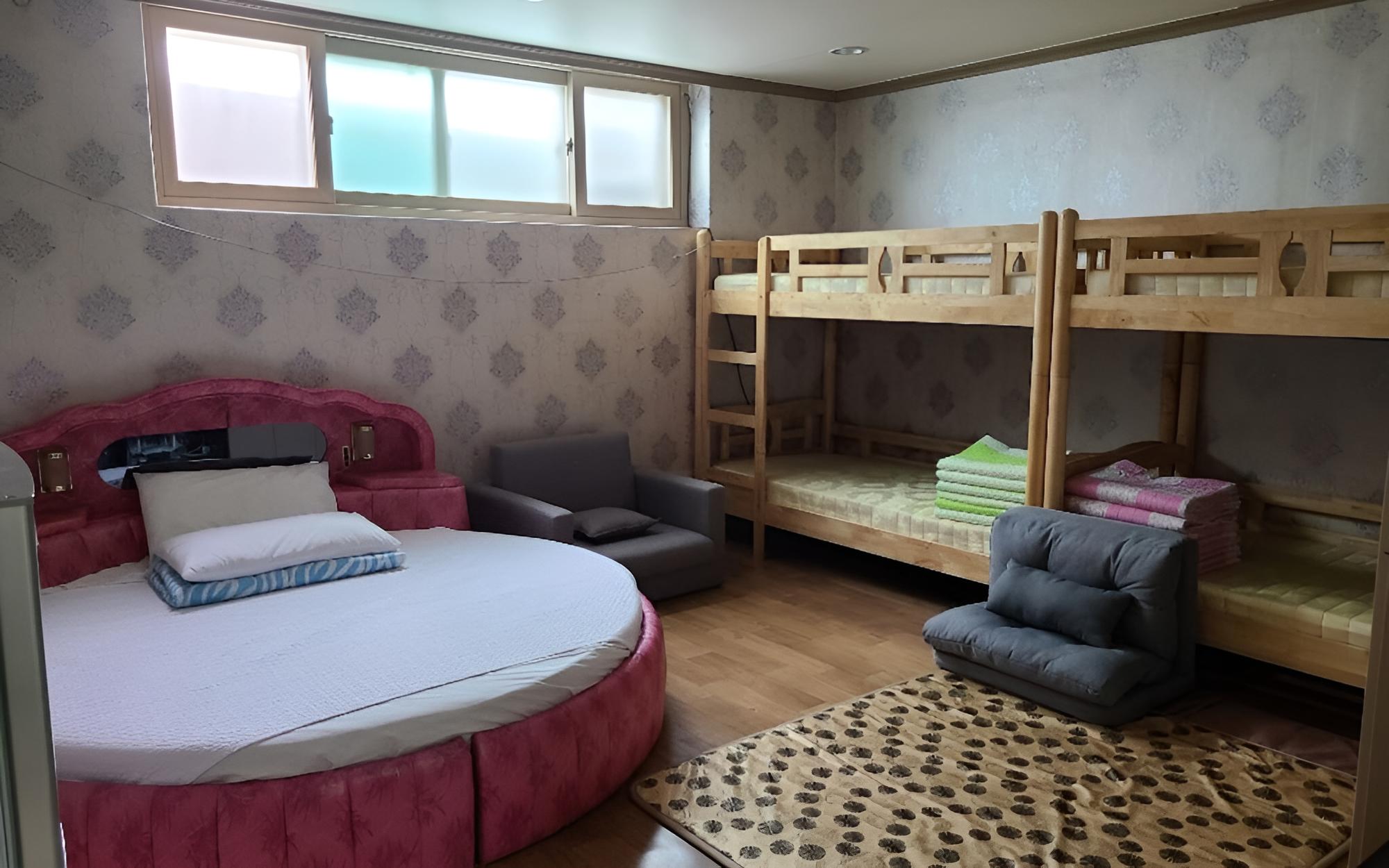 Room (Group Room 1)