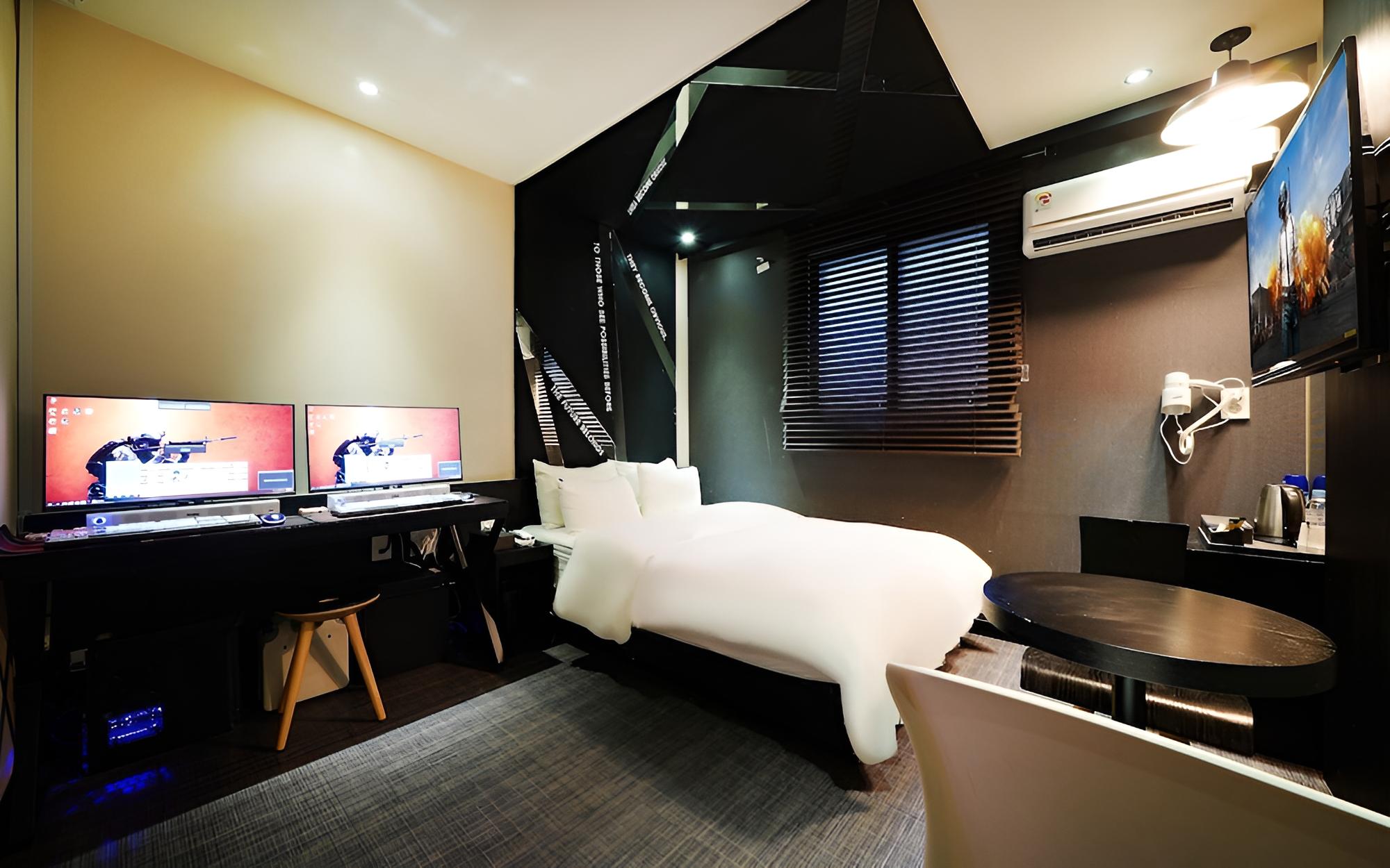Room (Deluxe Gaming 2PC (No-hard top specif)