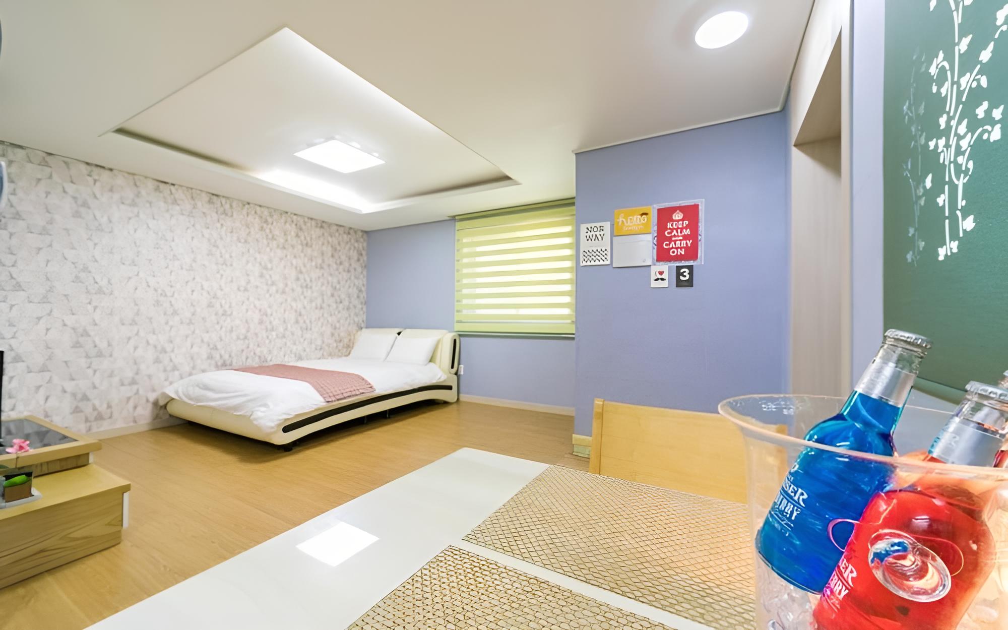 Room (Room 101 (forest room))