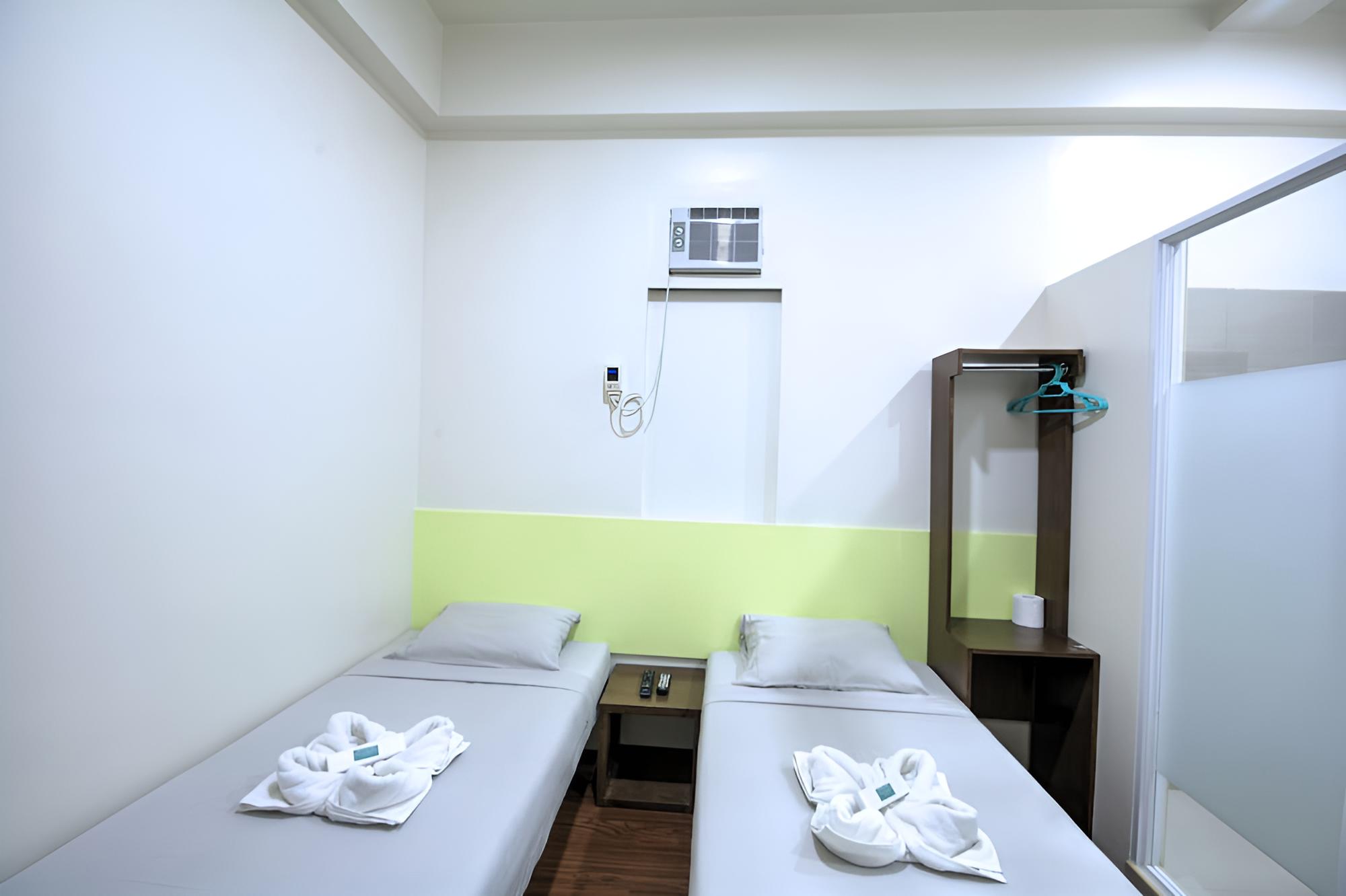 Deluxe Twin Room with Private Bathroom photo 2