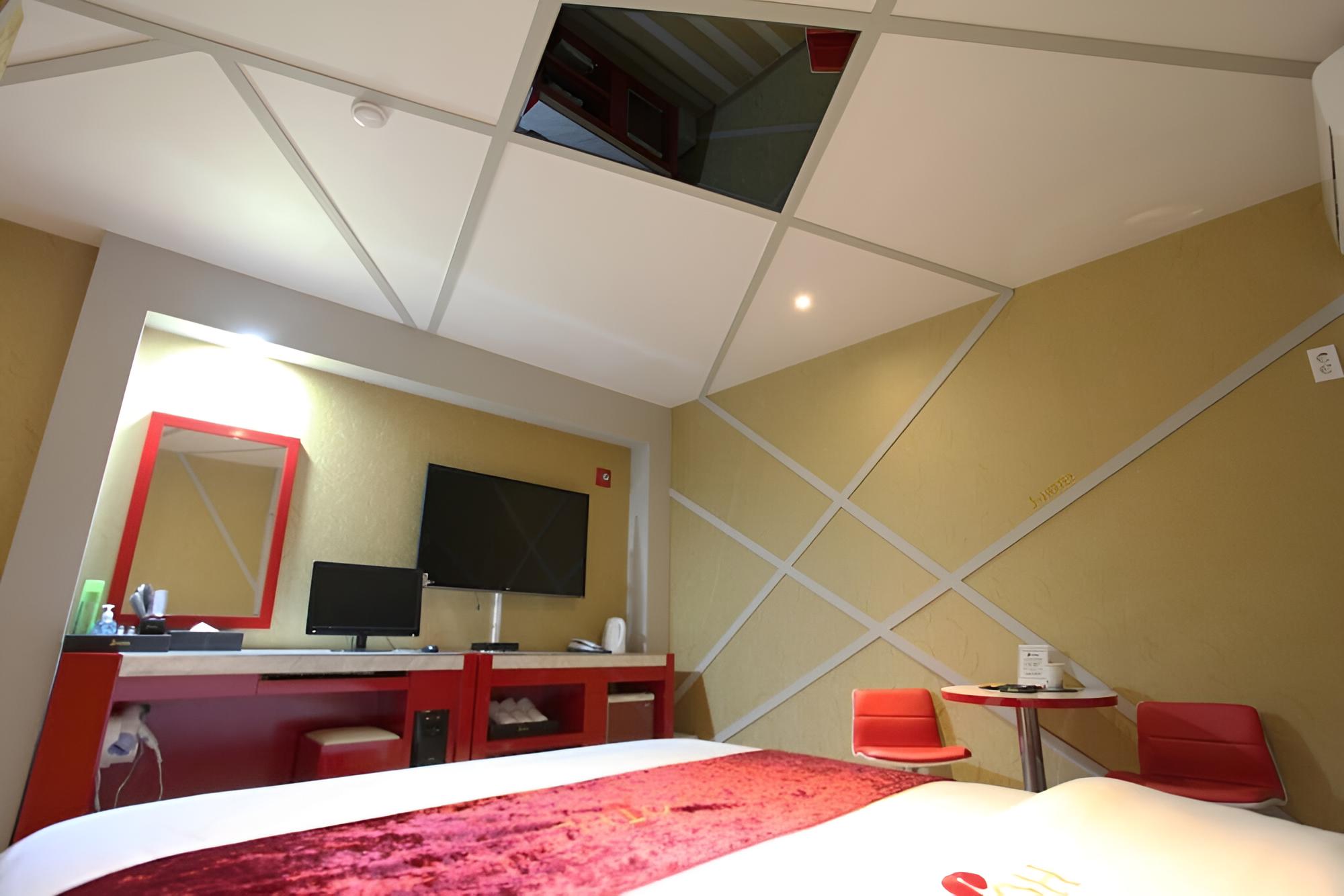 Room (Standard Room) - Photo 21