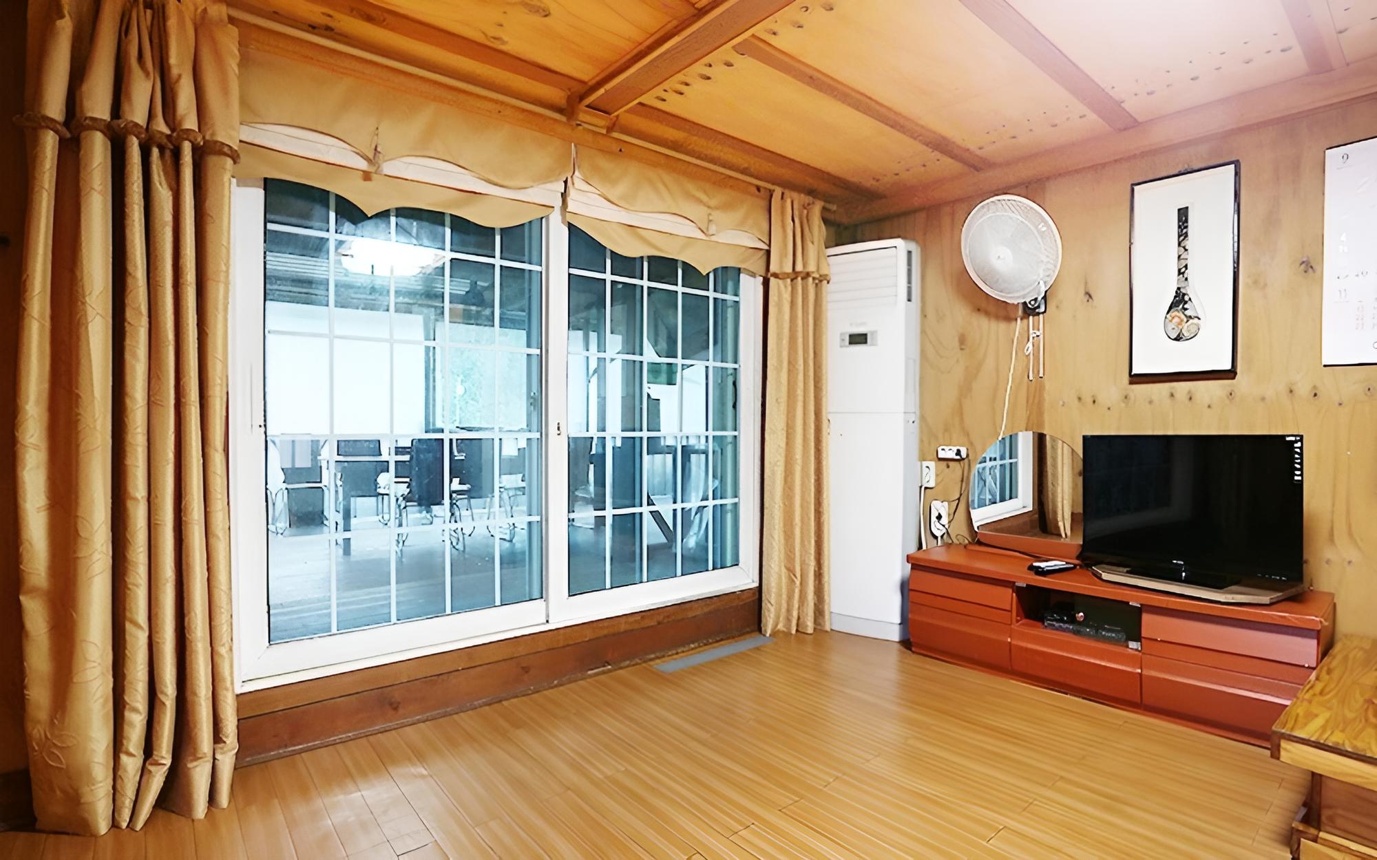 Room (Room 3 (Unshared House Duplex))