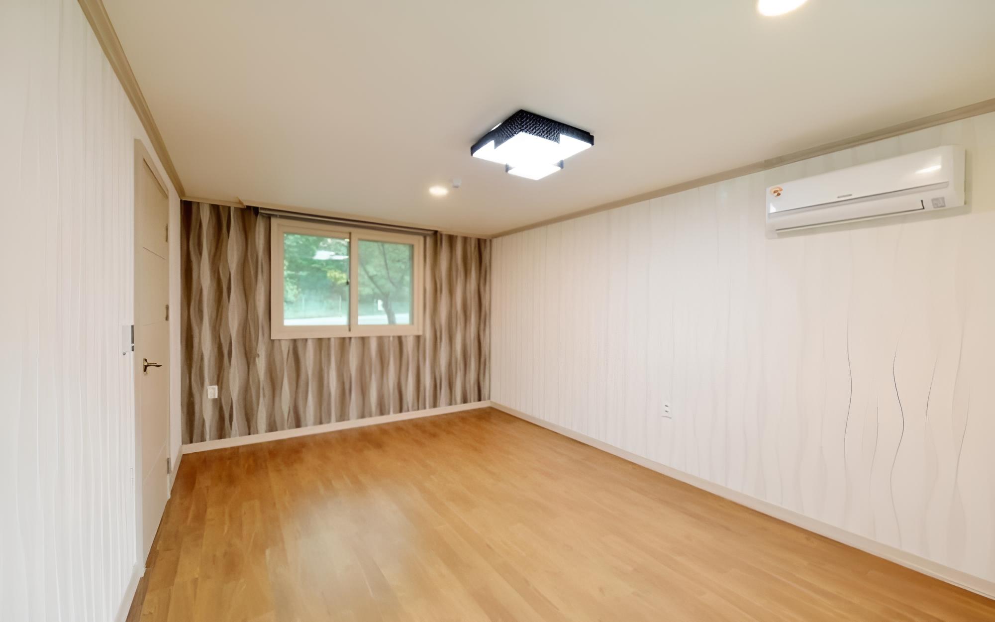 Room (Lilac)